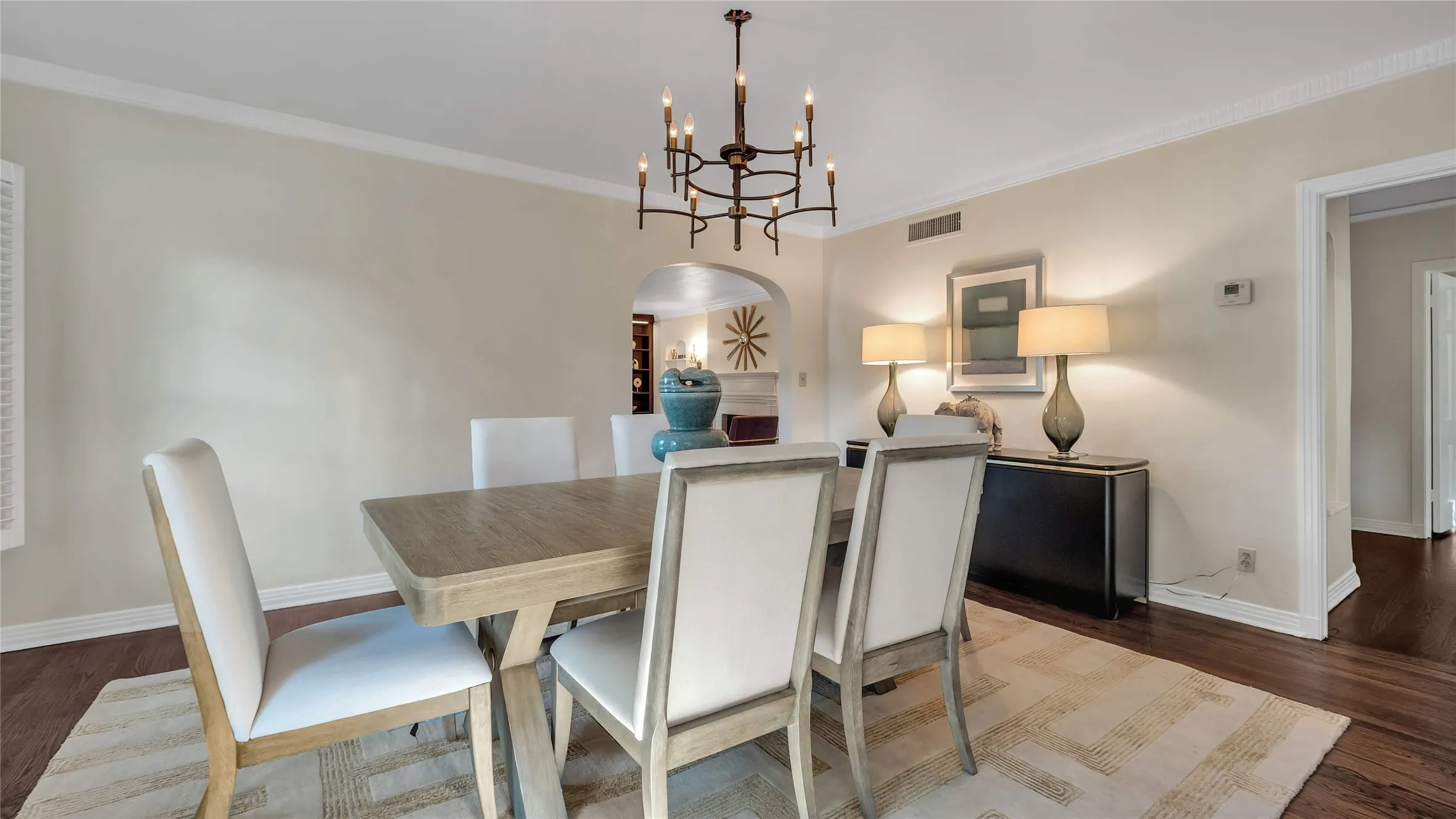 Apartment For Rent in Dallas County , 4529 Westway Avenue, Highland Park, Texas 75205, 3 Bedrooms, 2 Bathrooms, 2 Garage spaces, 2,403 Sqft, built in 1936, Price $4,700, mls#21310044, Real Estate Agent in Highland Park, Homes For Rent in Dallas county, Homes For Rent in Highland Park, Realtor in Highland Park Texas, Real Estate Brokerage Independent Realty Texas, Luminita Cordes Realtor