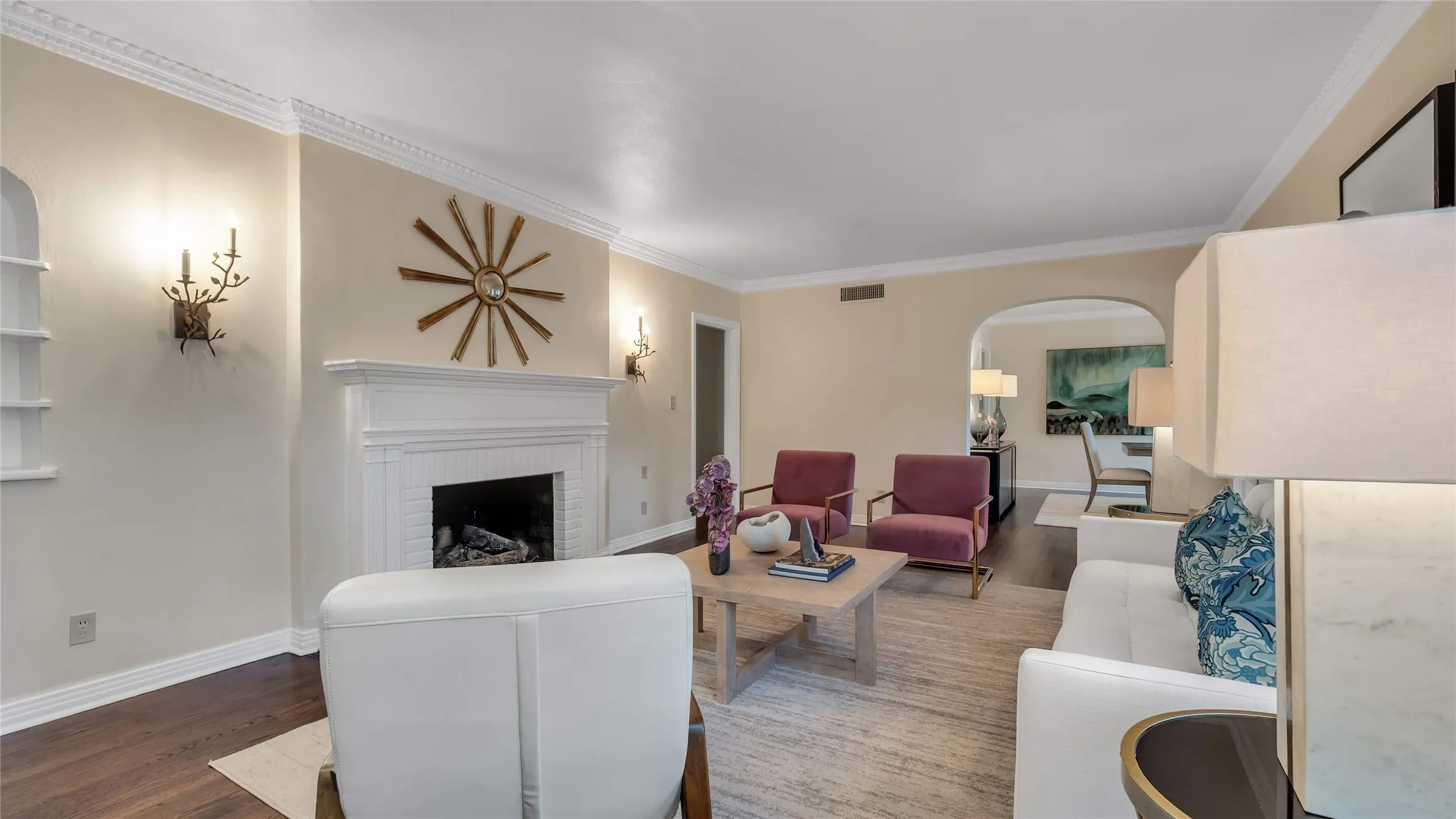 Apartment For Rent in Dallas County , 4529 Westway Avenue, Highland Park, Texas 75205, 3 Bedrooms, 2 Bathrooms, 2 Garage spaces, 2,403 Sqft, built in 1936, Price $4,700, mls#21310044, Real Estate Agent in Highland Park, Homes For Rent in Dallas county, Homes For Rent in Highland Park, Realtor in Highland Park Texas, Real Estate Brokerage Independent Realty Texas, Luminita Cordes Realtor