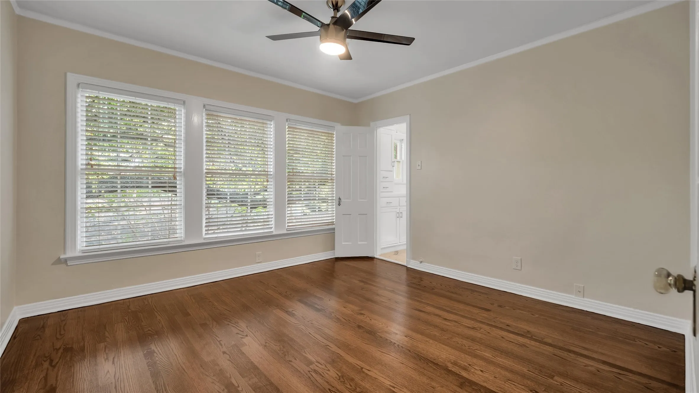 Apartment For Rent in Dallas County , 4529 Westway Avenue, Highland Park, Texas 75205, 3 Bedrooms, 2 Bathrooms, 2 Garage spaces, 2,403 Sqft, built in 1936, Price $4,700, mls#21310044, Real Estate Agent in Highland Park, Homes For Rent in Dallas county, Homes For Rent in Highland Park, Realtor in Highland Park Texas, Real Estate Brokerage Independent Realty Texas, Luminita Cordes Realtor