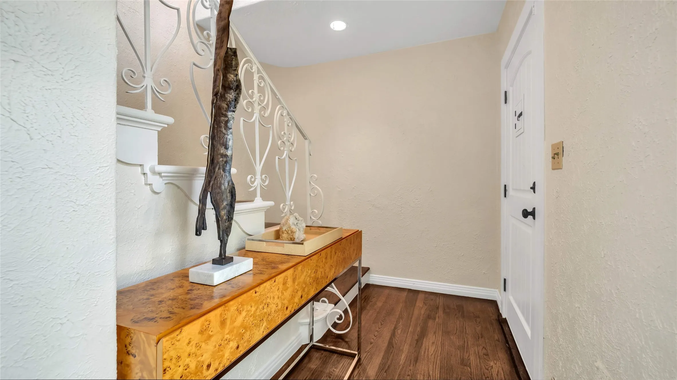 Apartment For Rent in Dallas County , 4529 Westway Avenue, Highland Park, Texas 75205, 3 Bedrooms, 2 Bathrooms, 2 Garage spaces, 2,403 Sqft, built in 1936, Price $4,700, mls#21310044, Real Estate Agent in Highland Park, Homes For Rent in Dallas county, Homes For Rent in Highland Park, Realtor in Highland Park Texas, Real Estate Brokerage Independent Realty Texas, Luminita Cordes Realtor