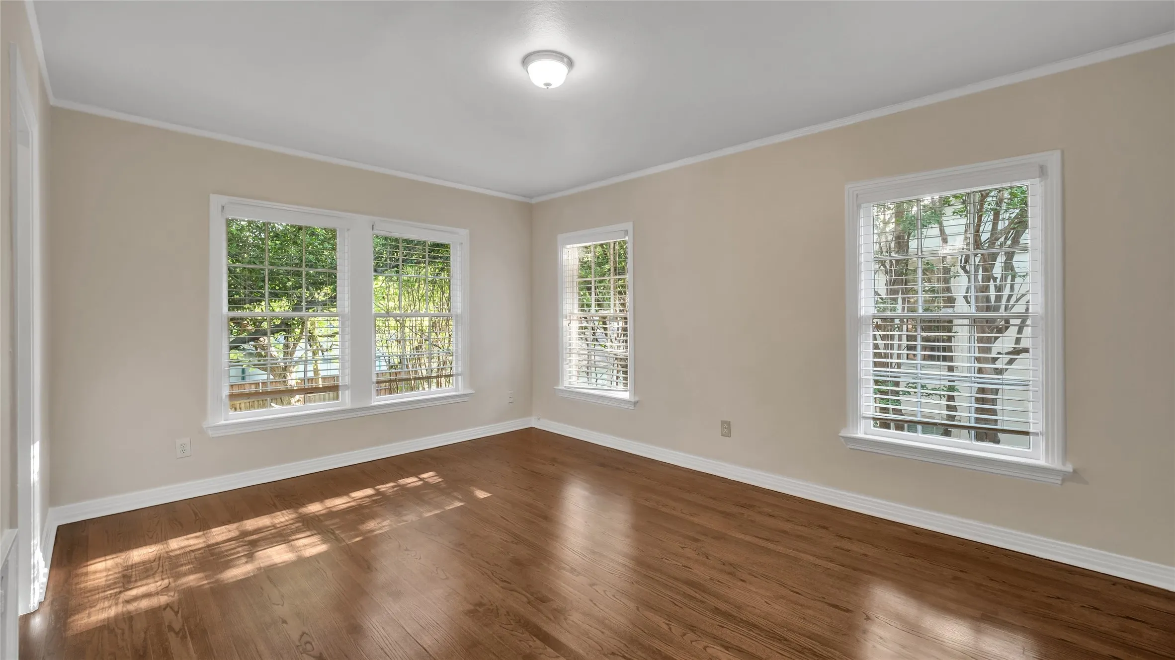 Apartment For Rent in Dallas County , 4529 Westway Avenue, Highland Park, Texas 75205, 3 Bedrooms, 2 Bathrooms, 2 Garage spaces, 2,403 Sqft, built in 1936, Price $4,700, mls#21310044, Real Estate Agent in Highland Park, Homes For Rent in Dallas county, Homes For Rent in Highland Park, Realtor in Highland Park Texas, Real Estate Brokerage Independent Realty Texas, Luminita Cordes Realtor