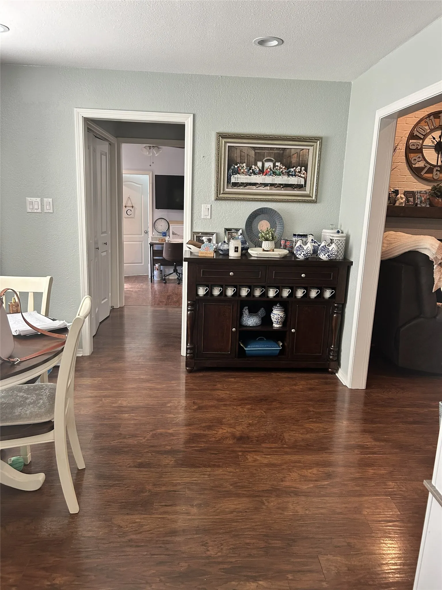 Single Family Residence For Sale in Franklin (TX) County , 601 Highland Oaks Street, Mount Vernon, Texas 75457, 5 Bedroom, 3 Bathroom, Garage spaces, 2,429 Sqft, built in 1987, mls#21286477, Real Estate Agent in Mount Vernon, Homes For Sale in Franklin (TX) county, Homes For Sale in Mount Vernon, Realtor in Mount Vernon Texas, Real Estate Brokerage Independent Realty Texas, Luminita Cordes Realtor