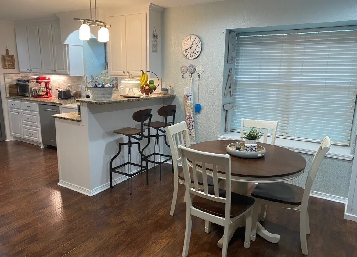 Single Family Residence For Sale in Franklin (TX) County , 601 Highland Oaks Street, Mount Vernon, Texas 75457, 5 Bedroom, 3 Bathroom, Garage spaces, 2,429 Sqft, built in 1987, mls#21286477, Real Estate Agent in Mount Vernon, Homes For Sale in Franklin (TX) county, Homes For Sale in Mount Vernon, Realtor in Mount Vernon Texas, Real Estate Brokerage Independent Realty Texas, Luminita Cordes Realtor