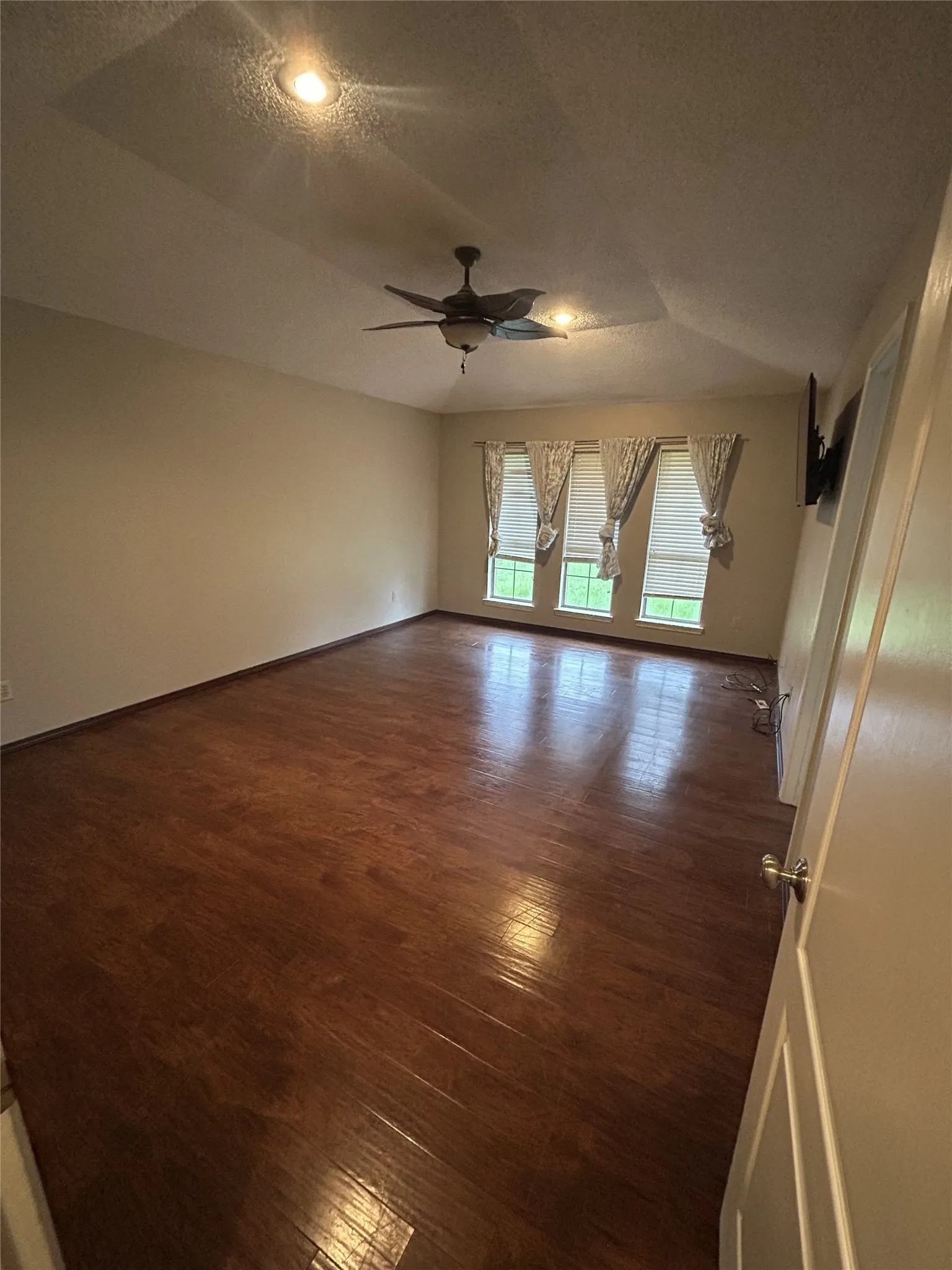 Single Family Residence For Sale in Franklin (TX) County , 601 Highland Oaks Street, Mount Vernon, Texas 75457, 5 Bedroom, 3 Bathroom, Garage spaces, 2,429 Sqft, built in 1987, mls#21286477, Real Estate Agent in Mount Vernon, Homes For Sale in Franklin (TX) county, Homes For Sale in Mount Vernon, Realtor in Mount Vernon Texas, Real Estate Brokerage Independent Realty Texas, Luminita Cordes Realtor