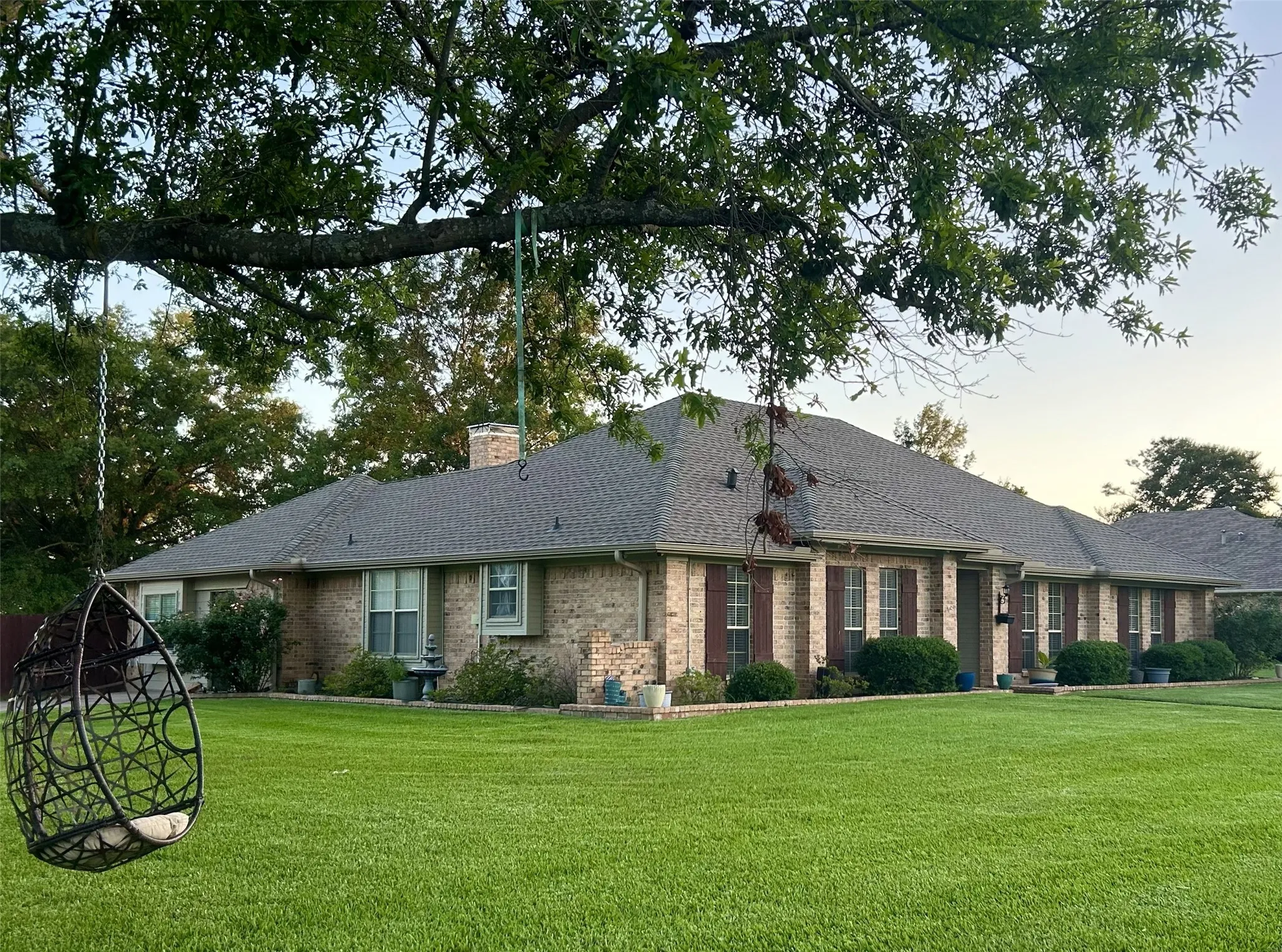 Single Family Residence For Sale in Franklin (TX) County , 601 Highland Oaks Street, Mount Vernon, Texas 75457, 5 Bedroom, 3 Bathroom, Garage spaces, 2,429 Sqft, built in 1987, mls#21286477, Real Estate Agent in Mount Vernon, Homes For Sale in Franklin (TX) county, Homes For Sale in Mount Vernon, Realtor in Mount Vernon Texas, Real Estate Brokerage Independent Realty Texas, Luminita Cordes Realtor
