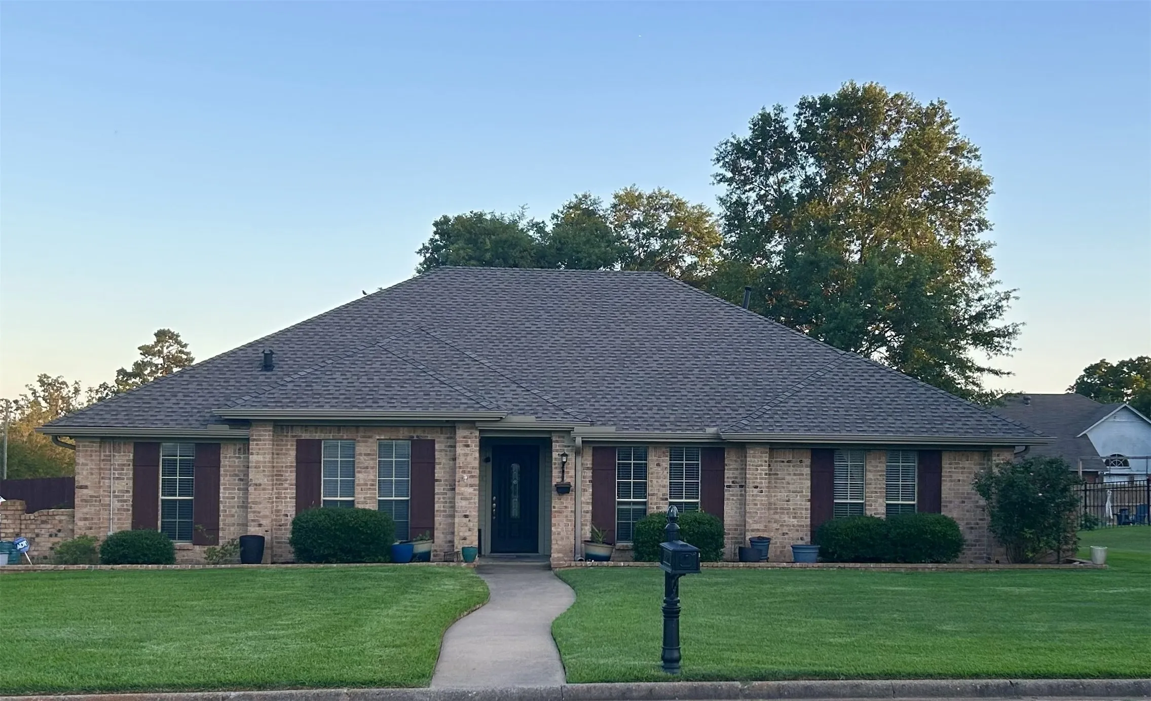 Single Family Residence For Sale in Franklin (TX) County , 601 Highland Oaks Street, Mount Vernon, Texas 75457, 5 Bedroom, 3 Bathroom, Garage spaces, 2,429 Sqft, built in 1987, mls#21286477, Real Estate Agent in Mount Vernon, Homes For Sale in Franklin (TX) county, Homes For Sale in Mount Vernon, Realtor in Mount Vernon Texas, Real Estate Brokerage Independent Realty Texas, Luminita Cordes Realtor