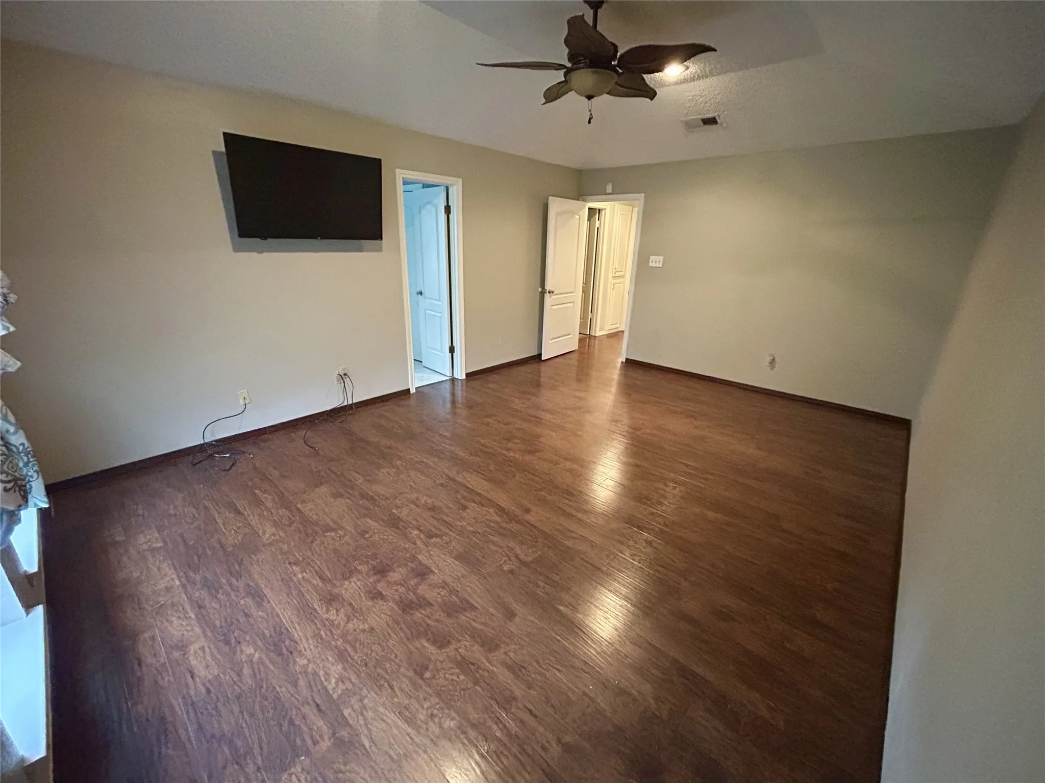 Single Family Residence For Sale in Franklin (TX) County , 601 Highland Oaks Street, Mount Vernon, Texas 75457, 5 Bedroom, 3 Bathroom, Garage spaces, 2,429 Sqft, built in 1987, mls#21286477, Real Estate Agent in Mount Vernon, Homes For Sale in Franklin (TX) county, Homes For Sale in Mount Vernon, Realtor in Mount Vernon Texas, Real Estate Brokerage Independent Realty Texas, Luminita Cordes Realtor
