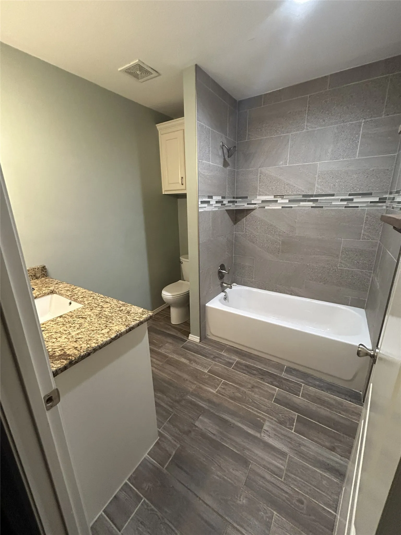 Single Family Residence For Sale in Franklin (TX) County , 601 Highland Oaks Street, Mount Vernon, Texas 75457, 5 Bedroom, 3 Bathroom, Garage spaces, 2,429 Sqft, built in 1987, mls#21286477, Real Estate Agent in Mount Vernon, Homes For Sale in Franklin (TX) county, Homes For Sale in Mount Vernon, Realtor in Mount Vernon Texas, Real Estate Brokerage Independent Realty Texas, Luminita Cordes Realtor