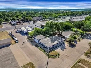 Single Family Residence For Sale in Hood County , 201 S Jones Street, Granbury, Texas 76048, 4 Bedroom, 3 Bathroom, Garage spaces, 3,129 Sqft, built in 1943, mls#21308130, Real Estate Agent in Granbury, Homes For Sale in Hood county, Homes For Sale in Granbury, Realtor in Granbury Texas, Real Estate Brokerage Independent Realty Texas, Luminita Cordes Realtor