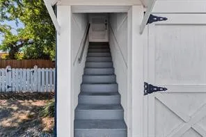 Single Family Residence For Sale in Hood County , 201 S Jones Street, Granbury, Texas 76048, 4 Bedroom, 3 Bathroom, Garage spaces, 3,129 Sqft, built in 1943, mls#21308130, Real Estate Agent in Granbury, Homes For Sale in Hood county, Homes For Sale in Granbury, Realtor in Granbury Texas, Real Estate Brokerage Independent Realty Texas, Luminita Cordes Realtor