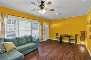 Single Family Residence For Sale in Hood County , 201 S Jones Street, Granbury, Texas 76048, 4 Bedroom, 3 Bathroom, Garage spaces, 3,129 Sqft, built in 1943, mls#21308130, Real Estate Agent in Granbury, Homes For Sale in Hood county, Homes For Sale in Granbury, Realtor in Granbury Texas, Real Estate Brokerage Independent Realty Texas, Luminita Cordes Realtor
