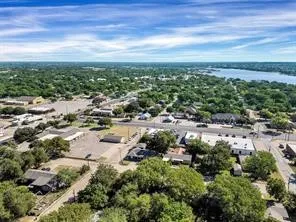 Single Family Residence For Sale in Hood County , 201 S Jones Street, Granbury, Texas 76048, 4 Bedroom, 3 Bathroom, Garage spaces, 3,129 Sqft, built in 1943, mls#21308130, Real Estate Agent in Granbury, Homes For Sale in Hood county, Homes For Sale in Granbury, Realtor in Granbury Texas, Real Estate Brokerage Independent Realty Texas, Luminita Cordes Realtor