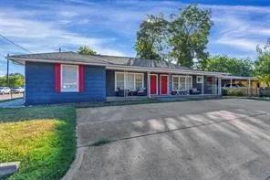 Single Family Residence For Sale in Hood County , 201 S Jones Street, Granbury, Texas 76048, 4 Bedroom, 3 Bathroom, Garage spaces, 3,129 Sqft, built in 1943, mls#21308130, Real Estate Agent in Granbury, Homes For Sale in Hood county, Homes For Sale in Granbury, Realtor in Granbury Texas, Real Estate Brokerage Independent Realty Texas, Luminita Cordes Realtor