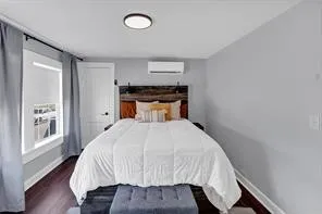 Single Family Residence For Sale in Hood County , 201 S Jones Street, Granbury, Texas 76048, 4 Bedroom, 3 Bathroom, Garage spaces, 3,129 Sqft, built in 1943, mls#21308130, Real Estate Agent in Granbury, Homes For Sale in Hood county, Homes For Sale in Granbury, Realtor in Granbury Texas, Real Estate Brokerage Independent Realty Texas, Luminita Cordes Realtor