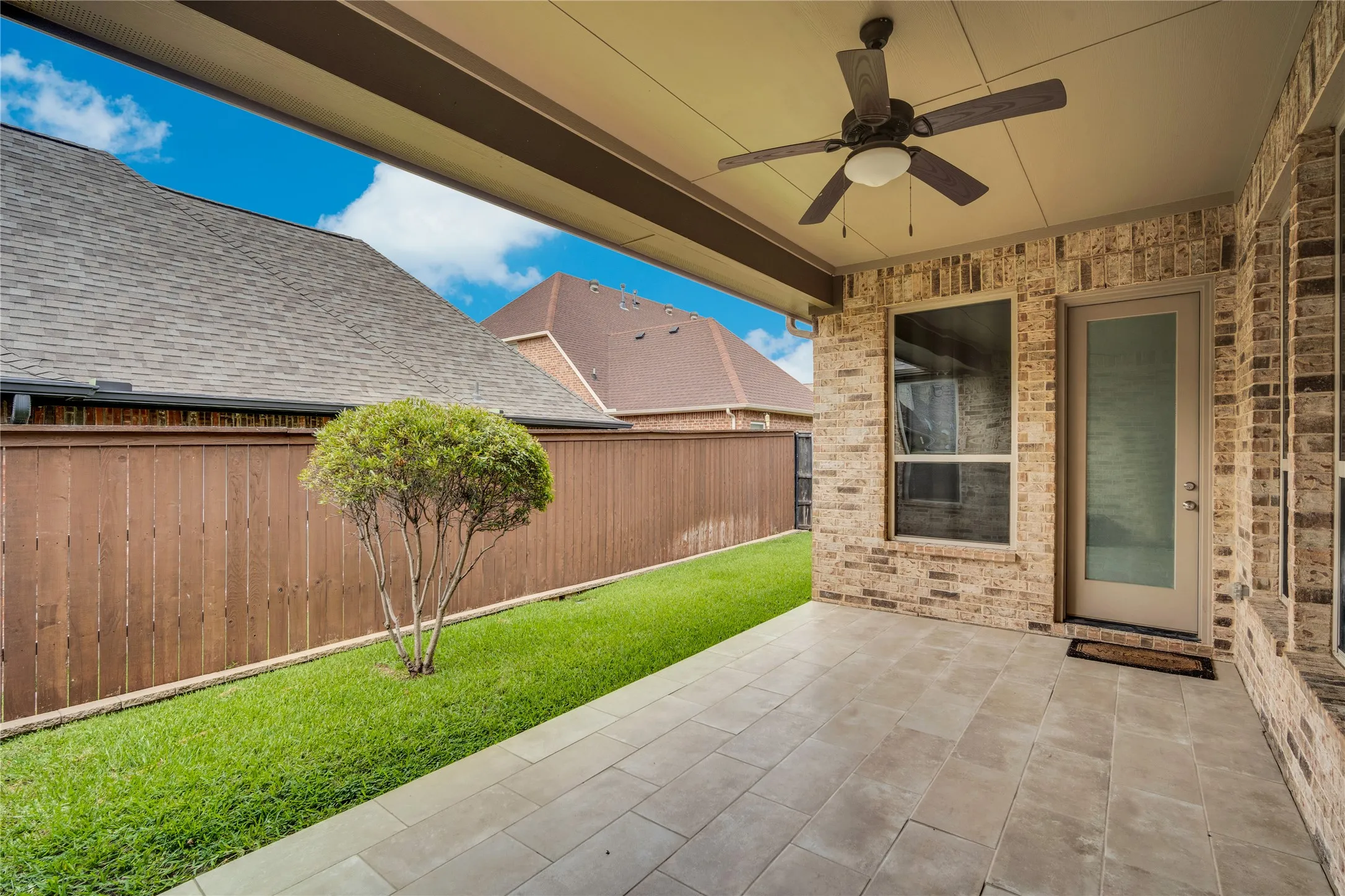 Single Family Residence For Sale in Tarrant County , 6409 Vintage Lake Drive, Arlington, Texas 76016, 4 Bedroom, 3 Bathroom, 2 Garage spaces, 3,029 Sqft, built in 2017, mls#21312553, Real Estate Agent in Arlington, Homes For Sale in Tarrant county, Homes For Sale in Arlington, Realtor in Arlington Texas, Real Estate Brokerage Independent Realty Texas, Luminita Cordes Realtor