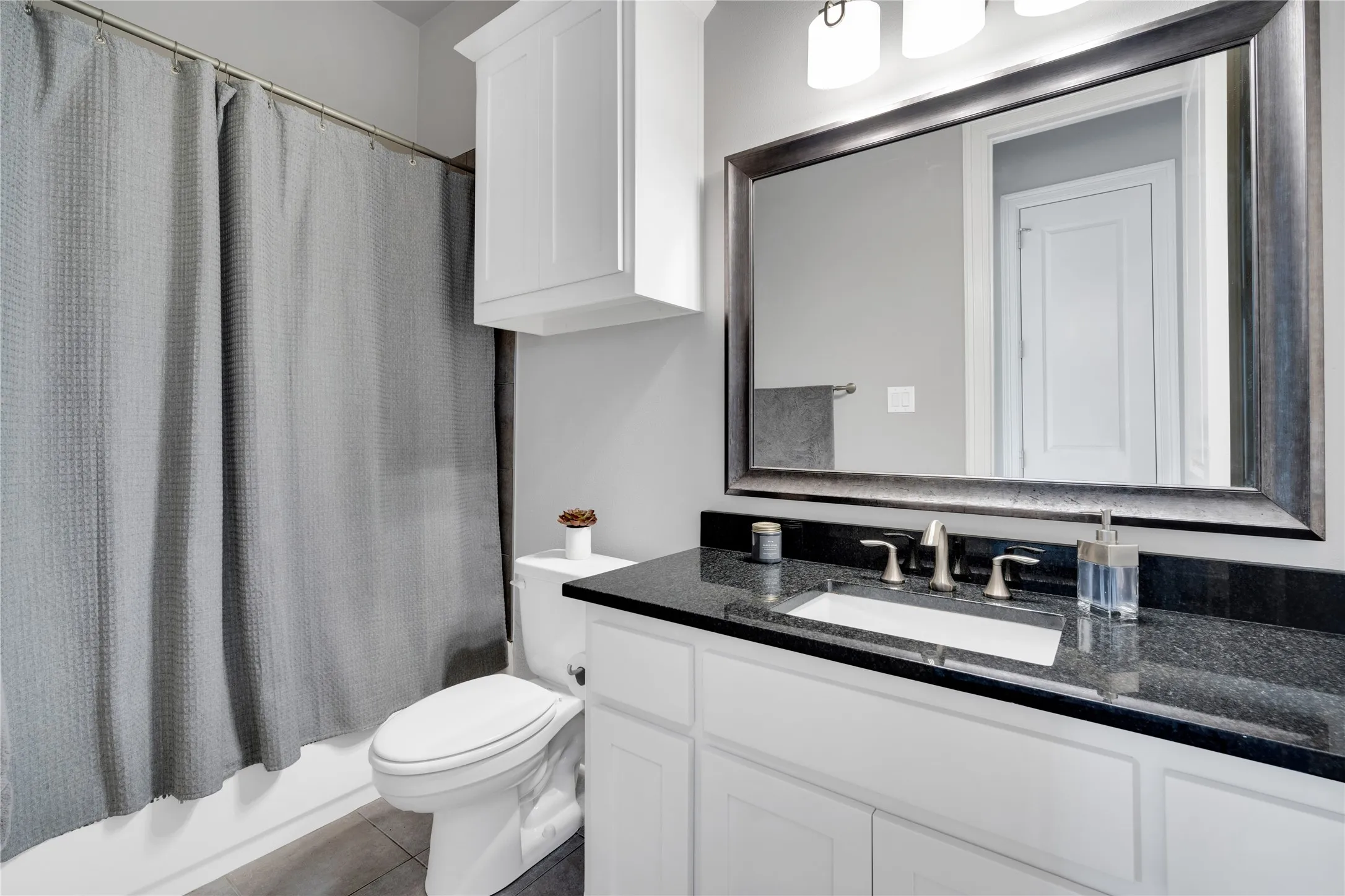 Single Family Residence For Sale in Tarrant County , 6409 Vintage Lake Drive, Arlington, Texas 76016, 4 Bedroom, 3 Bathroom, 2 Garage spaces, 3,029 Sqft, built in 2017, mls#21312553, Real Estate Agent in Arlington, Homes For Sale in Tarrant county, Homes For Sale in Arlington, Realtor in Arlington Texas, Real Estate Brokerage Independent Realty Texas, Luminita Cordes Realtor