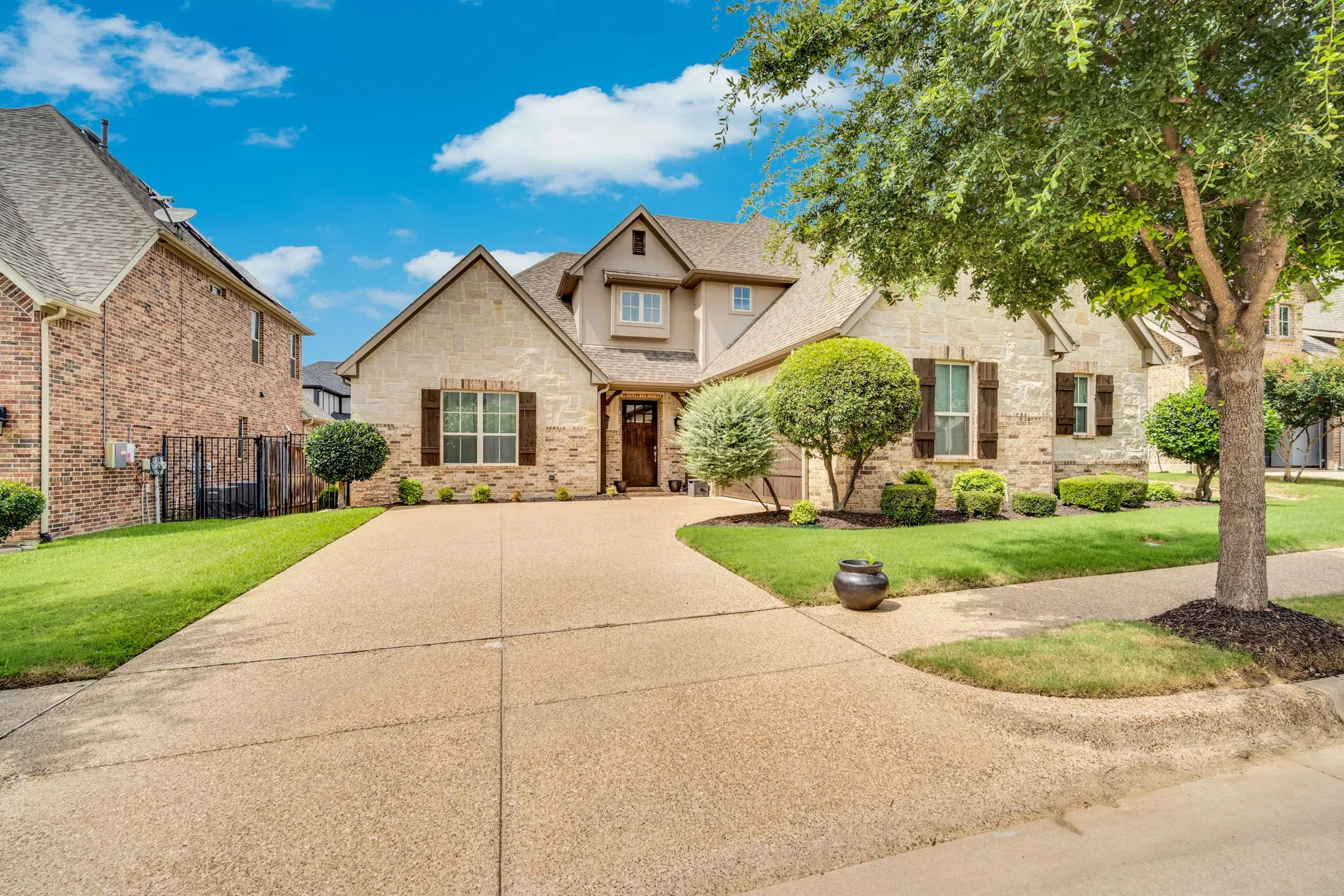 Single Family Residence For Sale in Tarrant County , 6409 Vintage Lake Drive, Arlington, Texas 76016, 4 Bedroom, 3 Bathroom, 2 Garage spaces, 3,029 Sqft, built in 2017, mls#21312553, Real Estate Agent in Arlington, Homes For Sale in Tarrant county, Homes For Sale in Arlington, Realtor in Arlington Texas, Real Estate Brokerage Independent Realty Texas, Luminita Cordes Realtor