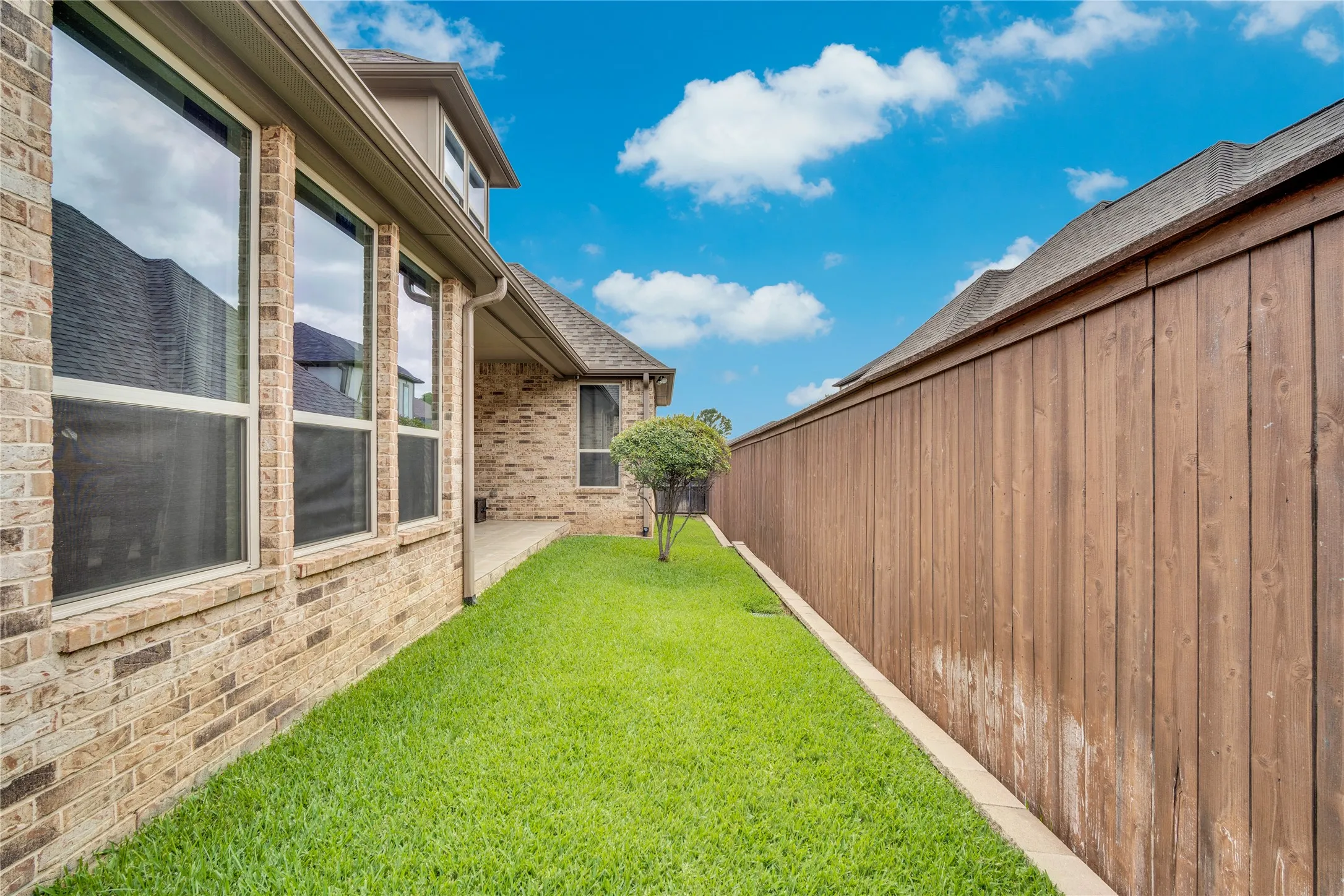 Single Family Residence For Sale in Tarrant County , 6409 Vintage Lake Drive, Arlington, Texas 76016, 4 Bedroom, 3 Bathroom, 2 Garage spaces, 3,029 Sqft, built in 2017, mls#21312553, Real Estate Agent in Arlington, Homes For Sale in Tarrant county, Homes For Sale in Arlington, Realtor in Arlington Texas, Real Estate Brokerage Independent Realty Texas, Luminita Cordes Realtor
