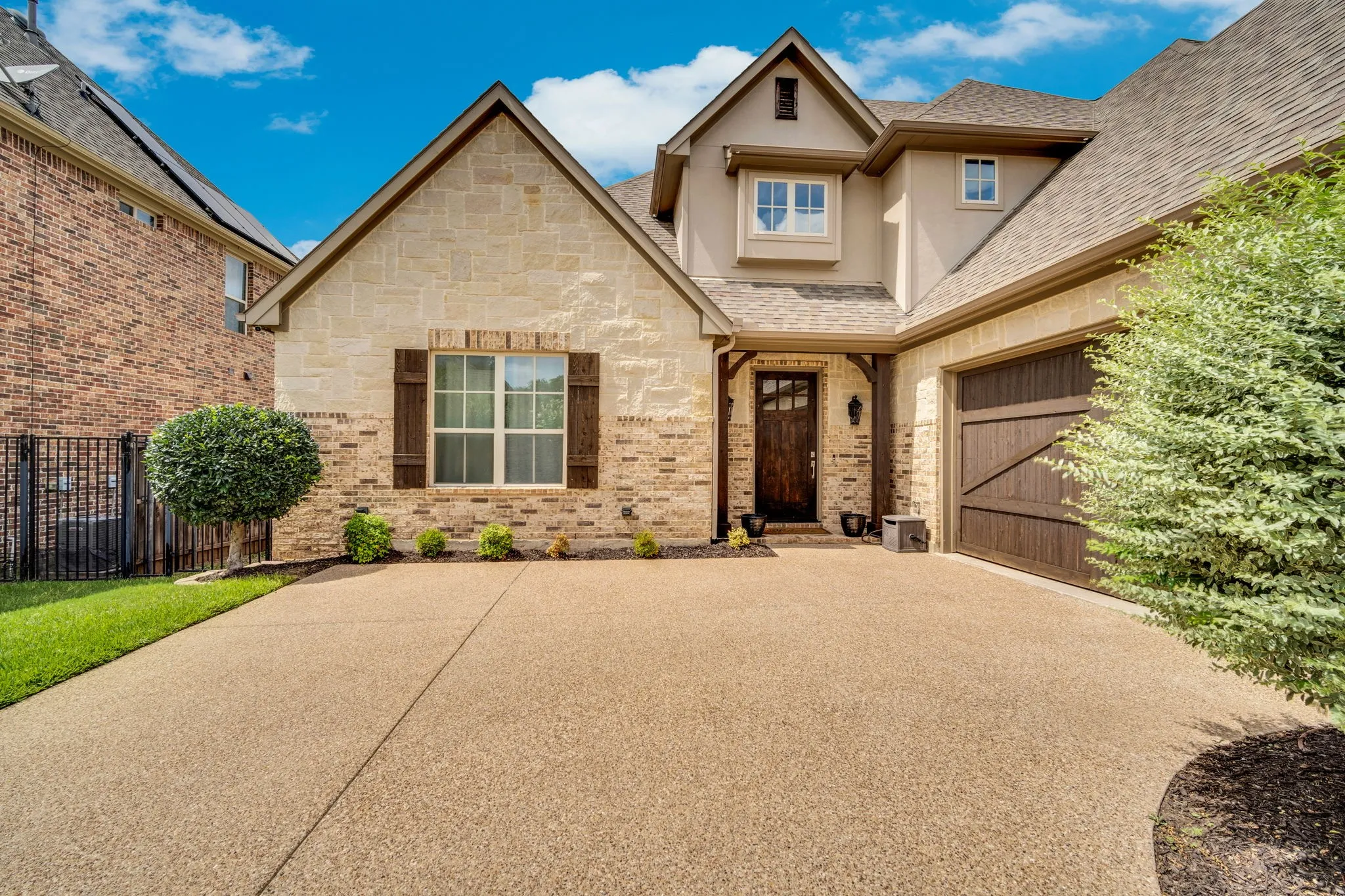 Single Family Residence For Sale in Tarrant County , 6409 Vintage Lake Drive, Arlington, Texas 76016, 4 Bedroom, 3 Bathroom, 2 Garage spaces, 3,029 Sqft, built in 2017, mls#21312553, Real Estate Agent in Arlington, Homes For Sale in Tarrant county, Homes For Sale in Arlington, Realtor in Arlington Texas, Real Estate Brokerage Independent Realty Texas, Luminita Cordes Realtor