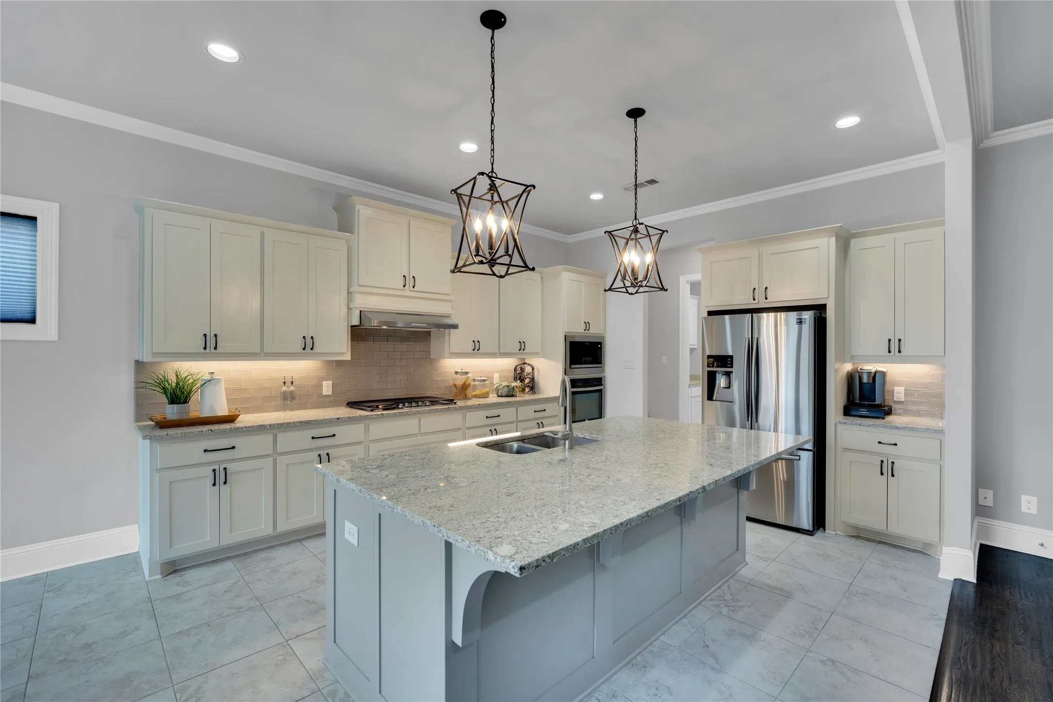 Single Family Residence For Sale in Tarrant County , 6409 Vintage Lake Drive, Arlington, Texas 76016, 4 Bedroom, 3 Bathroom, 2 Garage spaces, 3,029 Sqft, built in 2017, mls#21312553, Real Estate Agent in Arlington, Homes For Sale in Tarrant county, Homes For Sale in Arlington, Realtor in Arlington Texas, Real Estate Brokerage Independent Realty Texas, Luminita Cordes Realtor