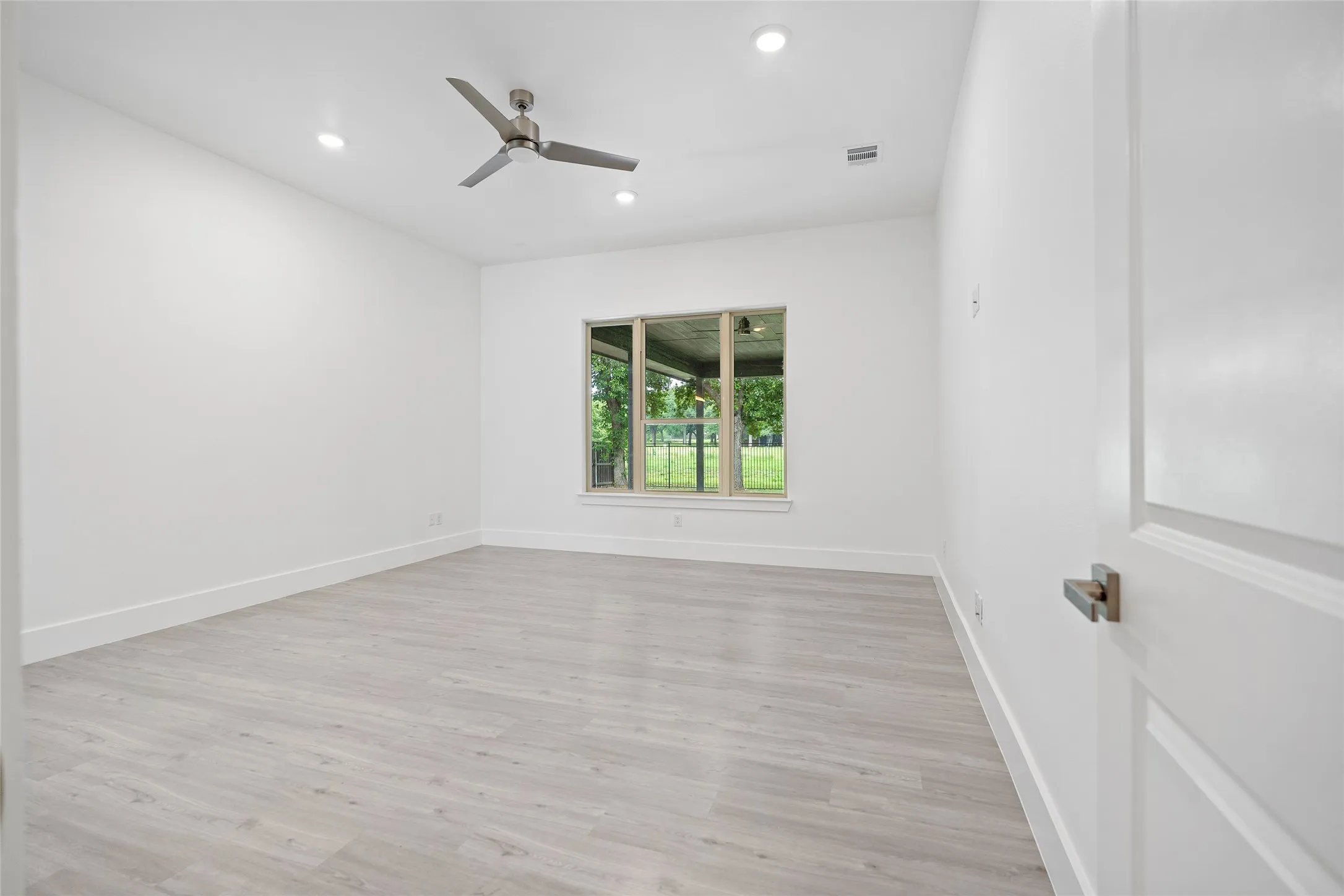 Single Family Residence For Sale in Tarrant County , 7611 Awadi Court, Arlington, Texas 76001, 4 Bedroom, 5 Bathroom, 3 Garage spaces, 3,774 Sqft, built in 2023, mls#21303893, Real Estate Agent in Arlington, Homes For Sale in Tarrant county, Homes For Sale in Arlington, Realtor in Arlington Texas, Real Estate Brokerage Independent Realty Texas, Luminita Cordes Realtor