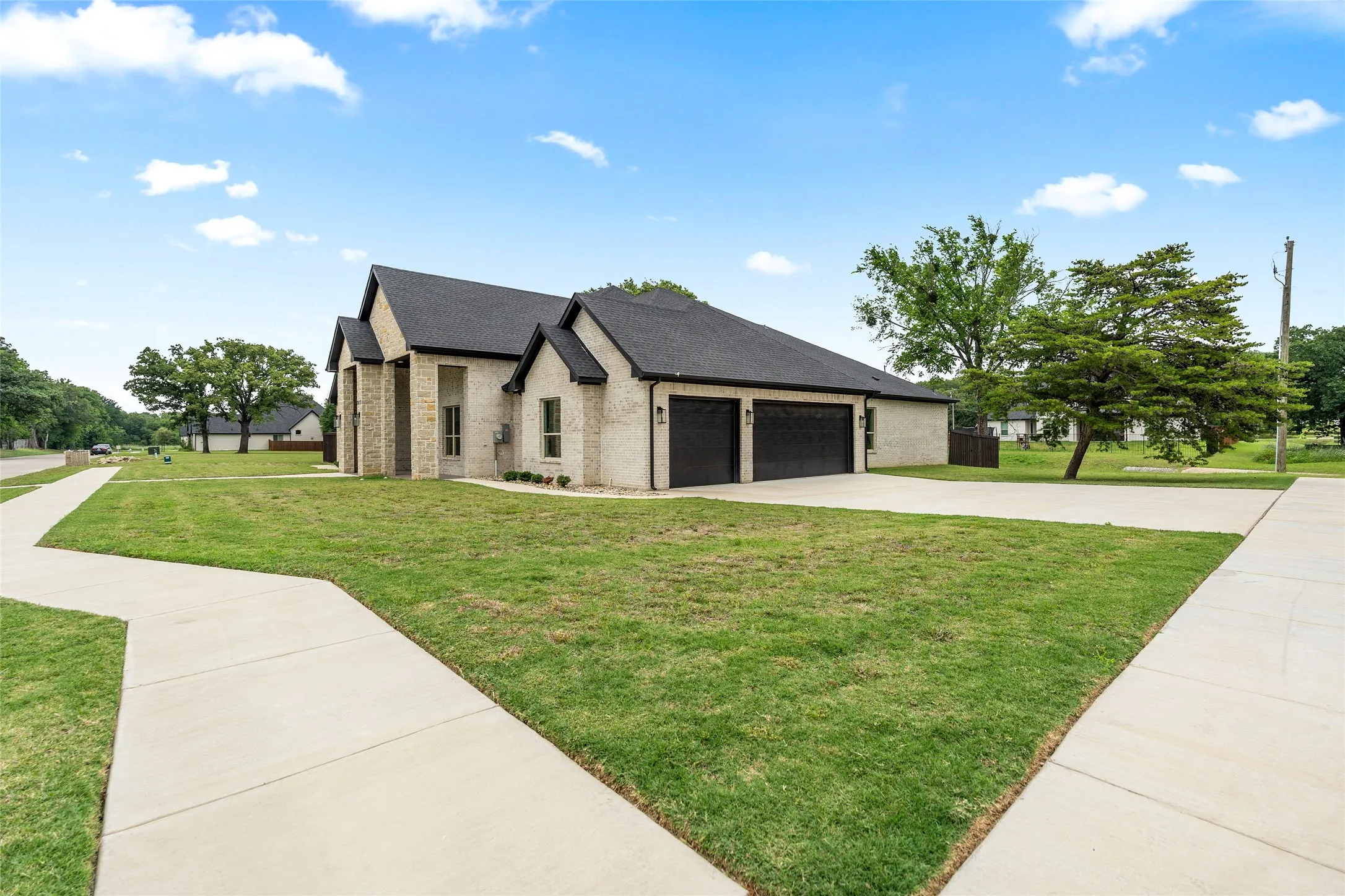 Single Family Residence For Sale in Tarrant County , 7611 Awadi Court, Arlington, Texas 76001, 4 Bedroom, 5 Bathroom, 3 Garage spaces, 3,774 Sqft, built in 2023, mls#21303893, Real Estate Agent in Arlington, Homes For Sale in Tarrant county, Homes For Sale in Arlington, Realtor in Arlington Texas, Real Estate Brokerage Independent Realty Texas, Luminita Cordes Realtor