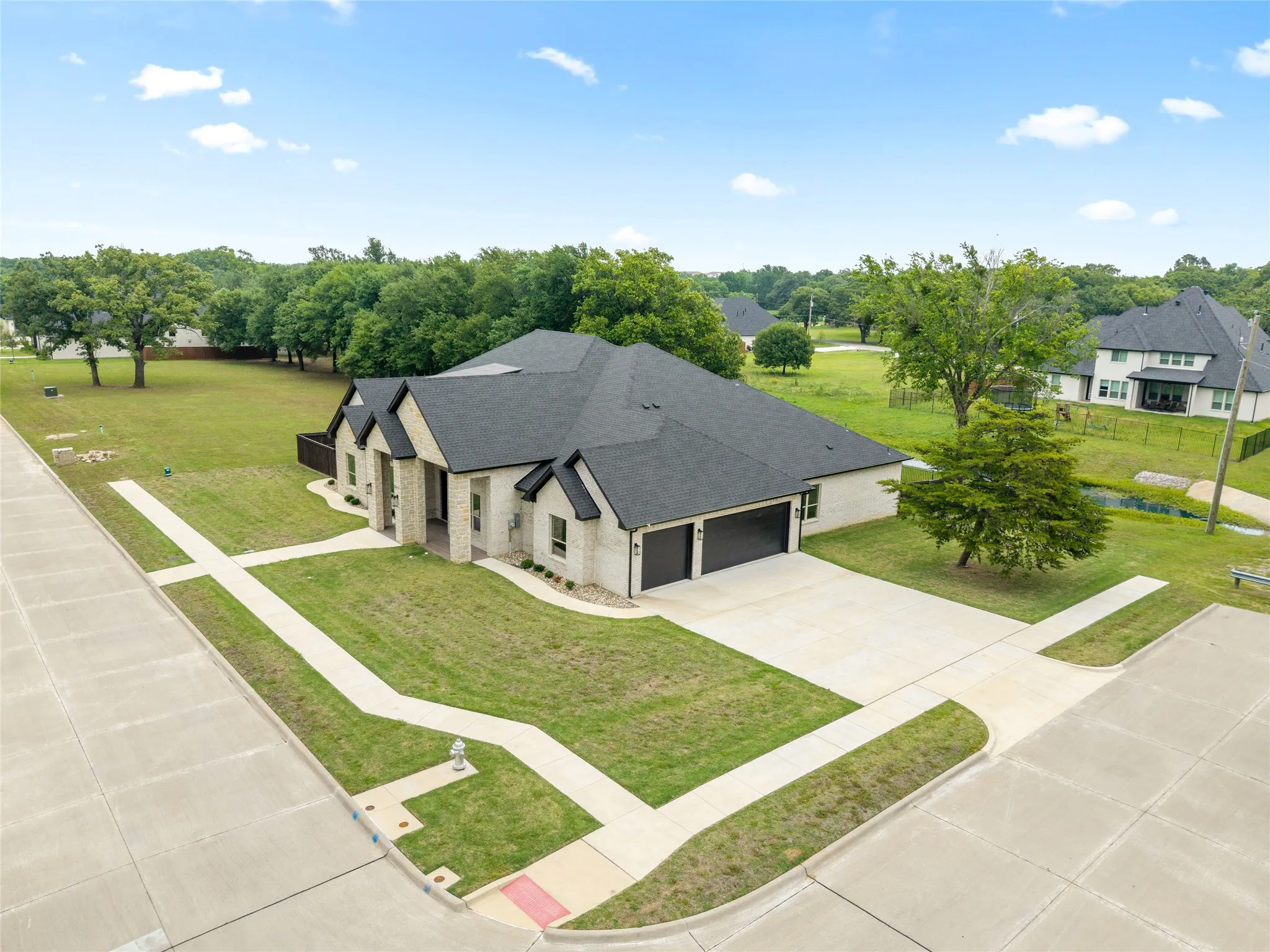 Single Family Residence For Sale in Tarrant County , 7611 Awadi Court, Arlington, Texas 76001, 4 Bedroom, 5 Bathroom, 3 Garage spaces, 3,774 Sqft, built in 2023, mls#21303893, Real Estate Agent in Arlington, Homes For Sale in Tarrant county, Homes For Sale in Arlington, Realtor in Arlington Texas, Real Estate Brokerage Independent Realty Texas, Luminita Cordes Realtor