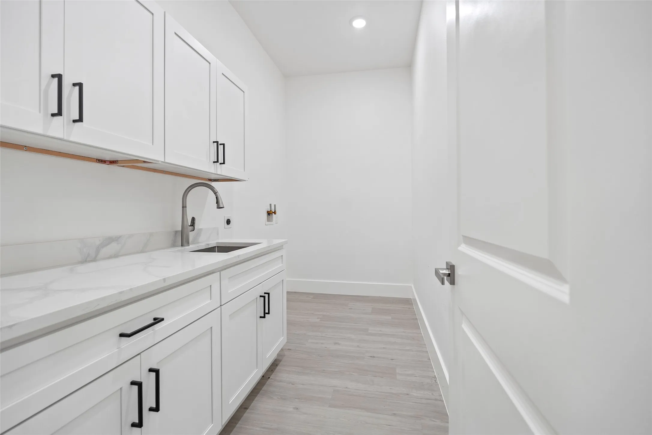 Single Family Residence For Sale in Tarrant County , 7611 Awadi Court, Arlington, Texas 76001, 4 Bedroom, 5 Bathroom, 3 Garage spaces, 3,774 Sqft, built in 2023, mls#21303893, Real Estate Agent in Arlington, Homes For Sale in Tarrant county, Homes For Sale in Arlington, Realtor in Arlington Texas, Real Estate Brokerage Independent Realty Texas, Luminita Cordes Realtor