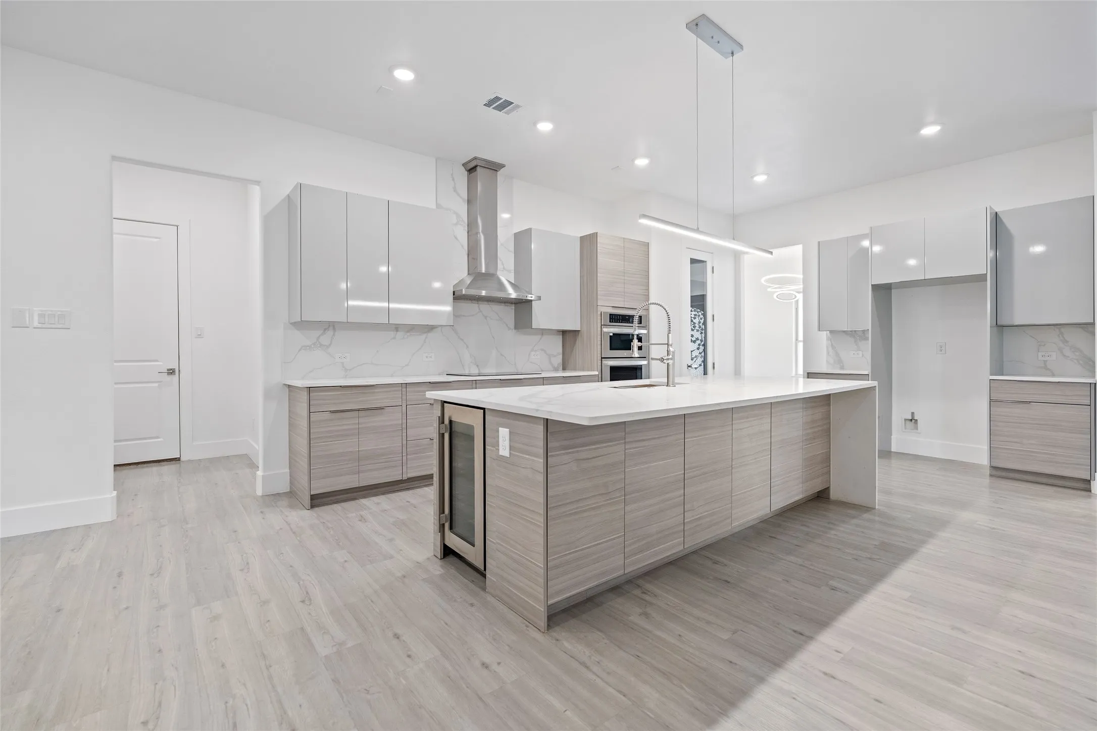 Single Family Residence For Sale in Tarrant County , 7611 Awadi Court, Arlington, Texas 76001, 4 Bedroom, 5 Bathroom, 3 Garage spaces, 3,774 Sqft, built in 2023, mls#21303893, Real Estate Agent in Arlington, Homes For Sale in Tarrant county, Homes For Sale in Arlington, Realtor in Arlington Texas, Real Estate Brokerage Independent Realty Texas, Luminita Cordes Realtor
