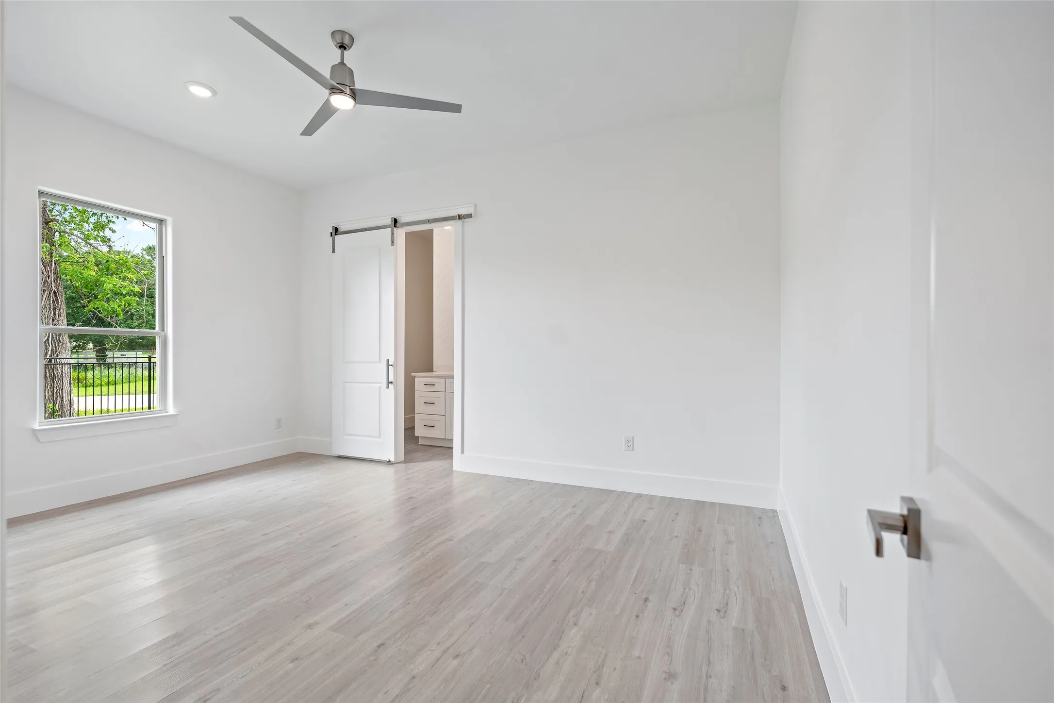 Single Family Residence For Sale in Tarrant County , 7611 Awadi Court, Arlington, Texas 76001, 4 Bedroom, 5 Bathroom, 3 Garage spaces, 3,774 Sqft, built in 2023, mls#21303893, Real Estate Agent in Arlington, Homes For Sale in Tarrant county, Homes For Sale in Arlington, Realtor in Arlington Texas, Real Estate Brokerage Independent Realty Texas, Luminita Cordes Realtor