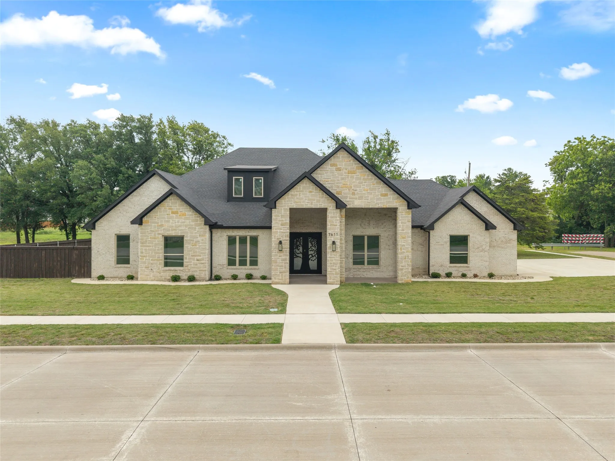Single Family Residence For Sale in Tarrant County , 7611 Awadi Court, Arlington, Texas 76001, 4 Bedroom, 5 Bathroom, 3 Garage spaces, 3,774 Sqft, built in 2023, mls#21303893, Real Estate Agent in Arlington, Homes For Sale in Tarrant county, Homes For Sale in Arlington, Realtor in Arlington Texas, Real Estate Brokerage Independent Realty Texas, Luminita Cordes Realtor