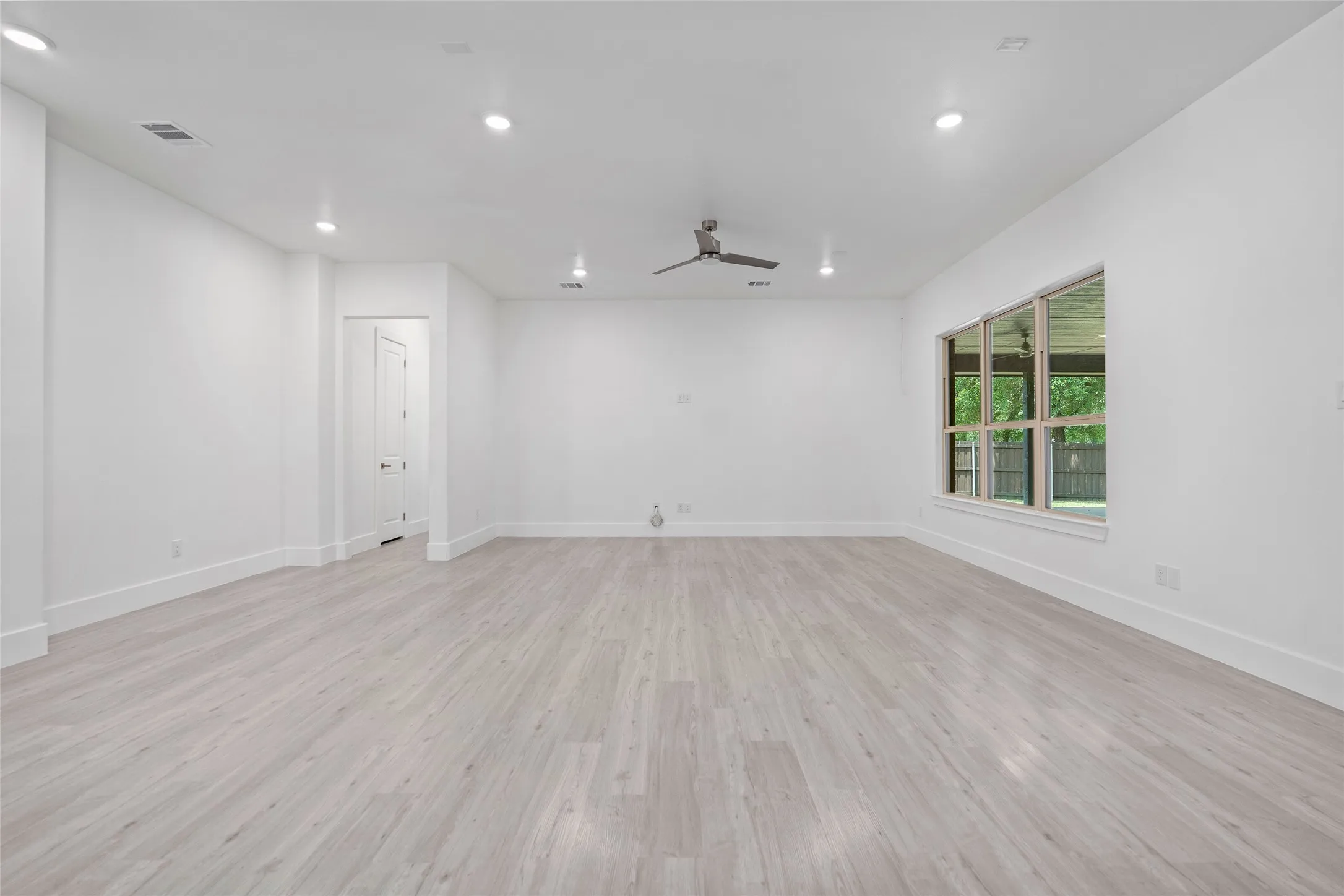 Single Family Residence For Sale in Tarrant County , 7611 Awadi Court, Arlington, Texas 76001, 4 Bedroom, 5 Bathroom, 3 Garage spaces, 3,774 Sqft, built in 2023, mls#21303893, Real Estate Agent in Arlington, Homes For Sale in Tarrant county, Homes For Sale in Arlington, Realtor in Arlington Texas, Real Estate Brokerage Independent Realty Texas, Luminita Cordes Realtor