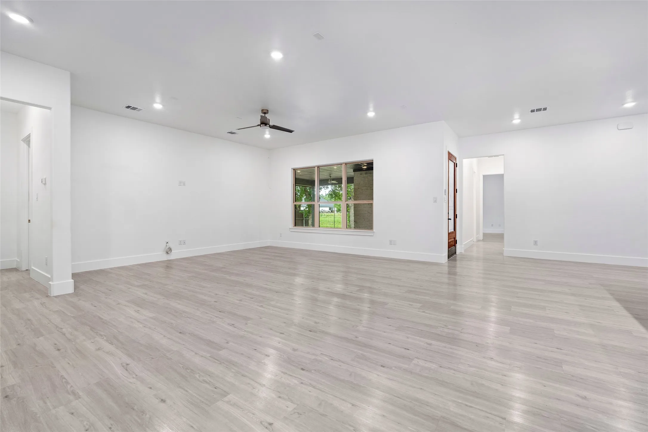 Single Family Residence For Sale in Tarrant County , 7611 Awadi Court, Arlington, Texas 76001, 4 Bedroom, 5 Bathroom, 3 Garage spaces, 3,774 Sqft, built in 2023, mls#21303893, Real Estate Agent in Arlington, Homes For Sale in Tarrant county, Homes For Sale in Arlington, Realtor in Arlington Texas, Real Estate Brokerage Independent Realty Texas, Luminita Cordes Realtor