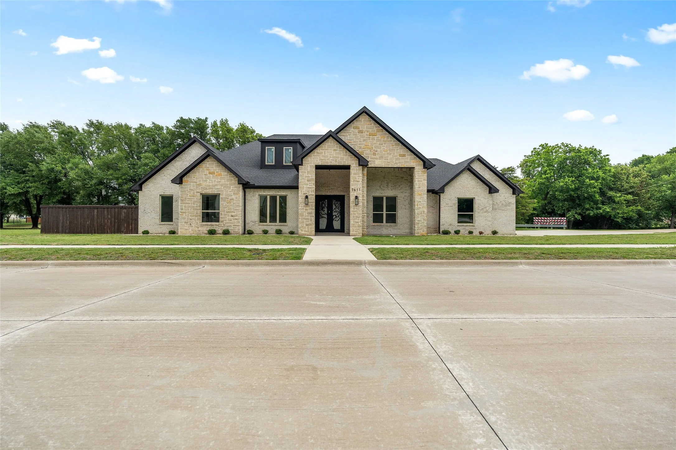 Single Family Residence For Sale in Tarrant County , 7611 Awadi Court, Arlington, Texas 76001, 4 Bedroom, 5 Bathroom, 3 Garage spaces, 3,774 Sqft, built in 2023, mls#21303893, Real Estate Agent in Arlington, Homes For Sale in Tarrant county, Homes For Sale in Arlington, Realtor in Arlington Texas, Real Estate Brokerage Independent Realty Texas, Luminita Cordes Realtor