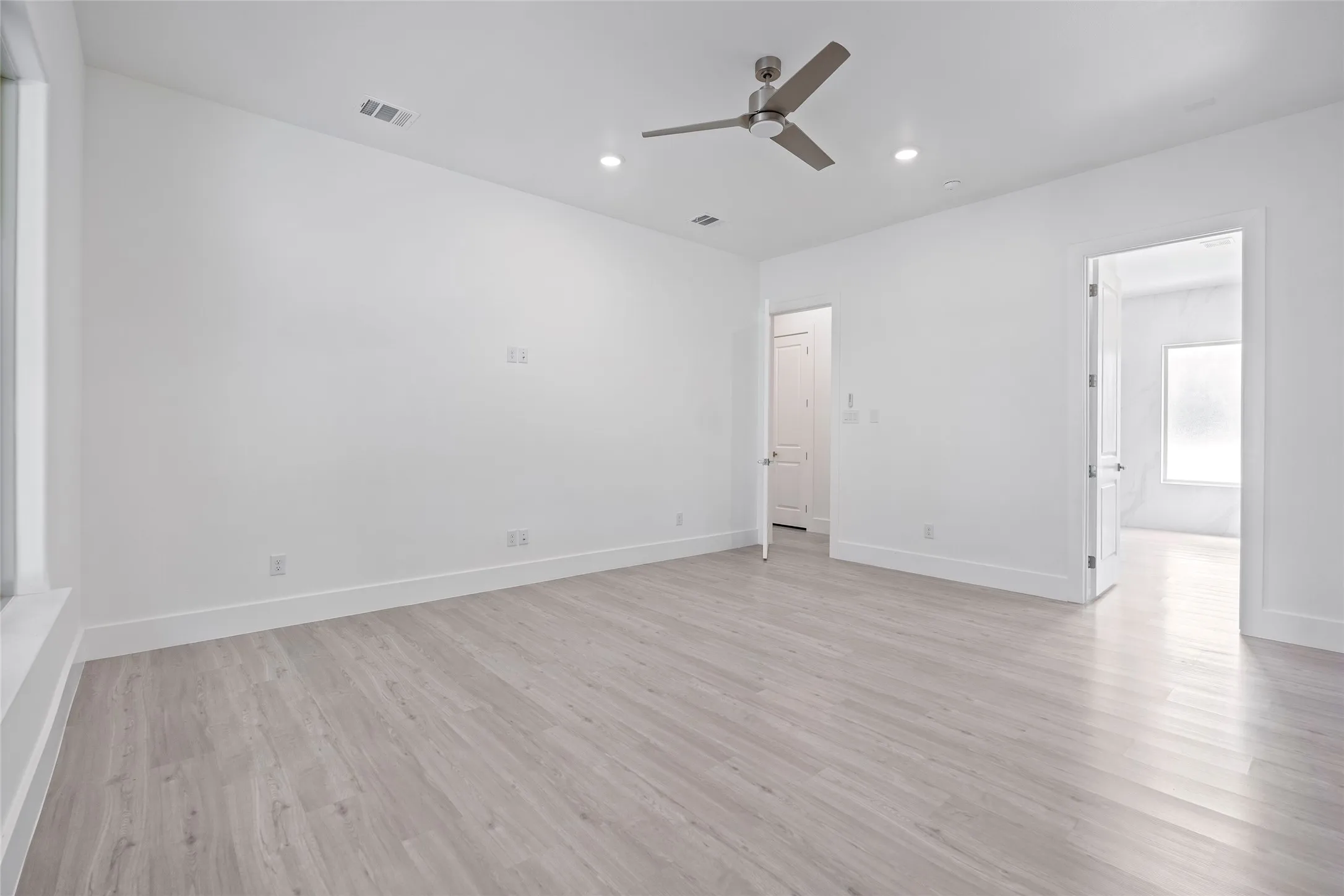 Single Family Residence For Sale in Tarrant County , 7611 Awadi Court, Arlington, Texas 76001, 4 Bedroom, 5 Bathroom, 3 Garage spaces, 3,774 Sqft, built in 2023, mls#21303893, Real Estate Agent in Arlington, Homes For Sale in Tarrant county, Homes For Sale in Arlington, Realtor in Arlington Texas, Real Estate Brokerage Independent Realty Texas, Luminita Cordes Realtor
