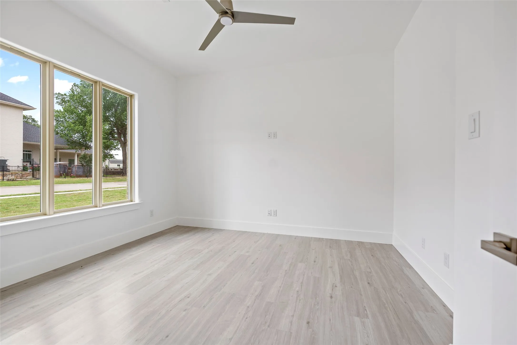 Single Family Residence For Sale in Tarrant County , 7611 Awadi Court, Arlington, Texas 76001, 4 Bedroom, 5 Bathroom, 3 Garage spaces, 3,774 Sqft, built in 2023, mls#21303893, Real Estate Agent in Arlington, Homes For Sale in Tarrant county, Homes For Sale in Arlington, Realtor in Arlington Texas, Real Estate Brokerage Independent Realty Texas, Luminita Cordes Realtor