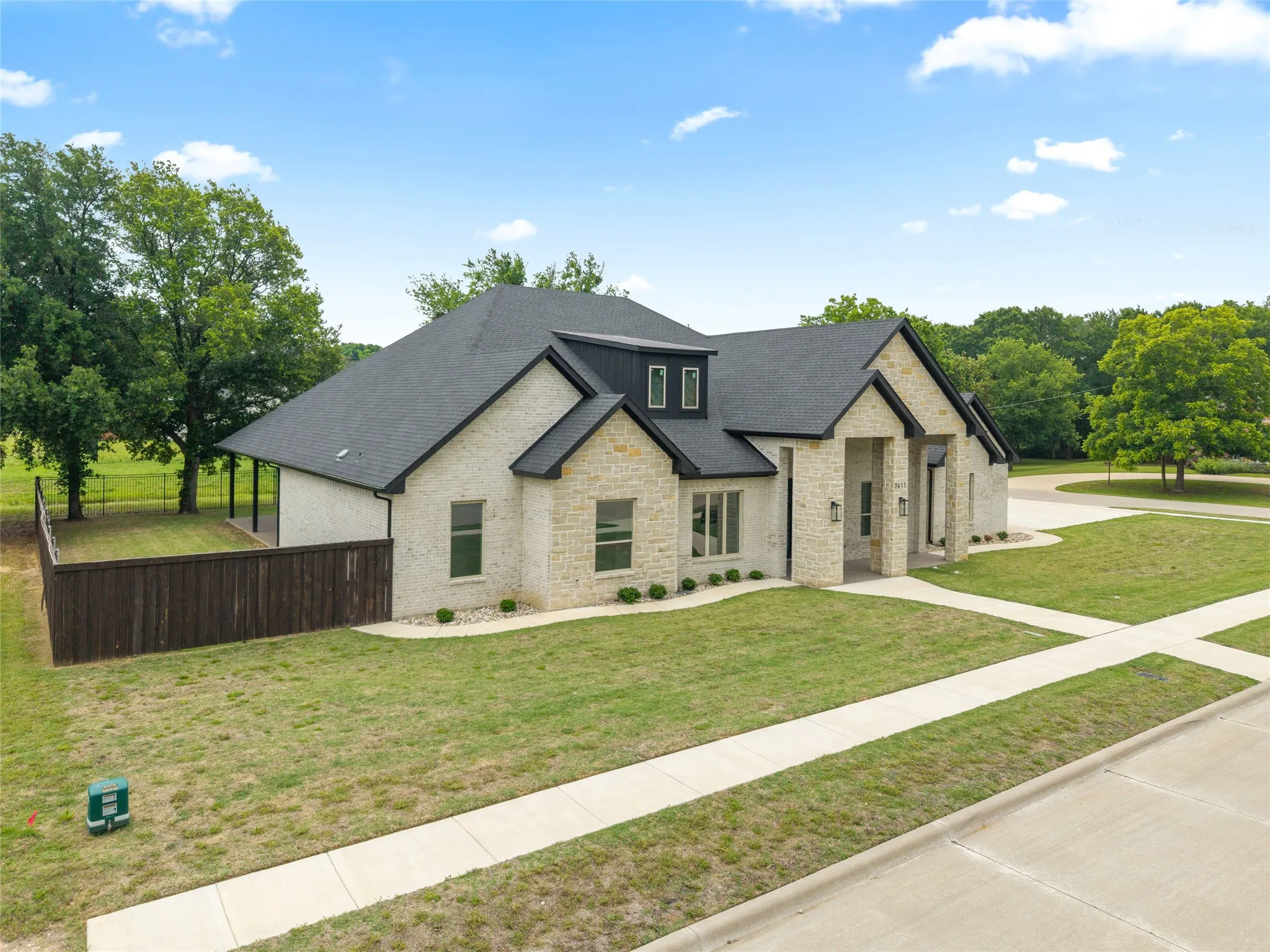 Single Family Residence For Sale in Tarrant County , 7611 Awadi Court, Arlington, Texas 76001, 4 Bedroom, 5 Bathroom, 3 Garage spaces, 3,774 Sqft, built in 2023, mls#21303893, Real Estate Agent in Arlington, Homes For Sale in Tarrant county, Homes For Sale in Arlington, Realtor in Arlington Texas, Real Estate Brokerage Independent Realty Texas, Luminita Cordes Realtor