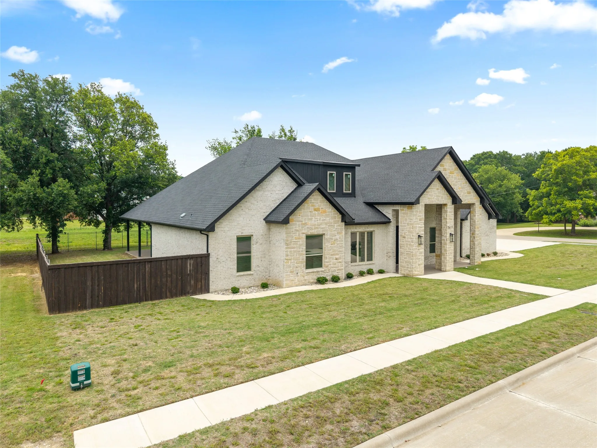 Single Family Residence For Sale in Tarrant County , 7611 Awadi Court, Arlington, Texas 76001, 4 Bedroom, 5 Bathroom, 3 Garage spaces, 3,774 Sqft, built in 2023, mls#21303893, Real Estate Agent in Arlington, Homes For Sale in Tarrant county, Homes For Sale in Arlington, Realtor in Arlington Texas, Real Estate Brokerage Independent Realty Texas, Luminita Cordes Realtor