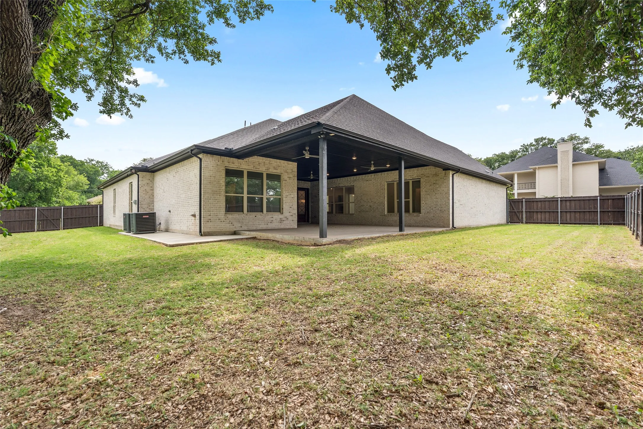 Single Family Residence For Sale in Tarrant County , 7611 Awadi Court, Arlington, Texas 76001, 4 Bedroom, 5 Bathroom, 3 Garage spaces, 3,774 Sqft, built in 2023, mls#21303893, Real Estate Agent in Arlington, Homes For Sale in Tarrant county, Homes For Sale in Arlington, Realtor in Arlington Texas, Real Estate Brokerage Independent Realty Texas, Luminita Cordes Realtor