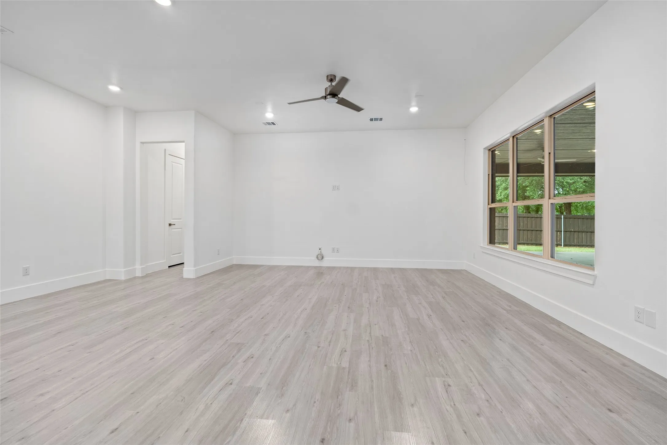 Single Family Residence For Sale in Tarrant County , 7611 Awadi Court, Arlington, Texas 76001, 4 Bedroom, 5 Bathroom, 3 Garage spaces, 3,774 Sqft, built in 2023, mls#21303893, Real Estate Agent in Arlington, Homes For Sale in Tarrant county, Homes For Sale in Arlington, Realtor in Arlington Texas, Real Estate Brokerage Independent Realty Texas, Luminita Cordes Realtor