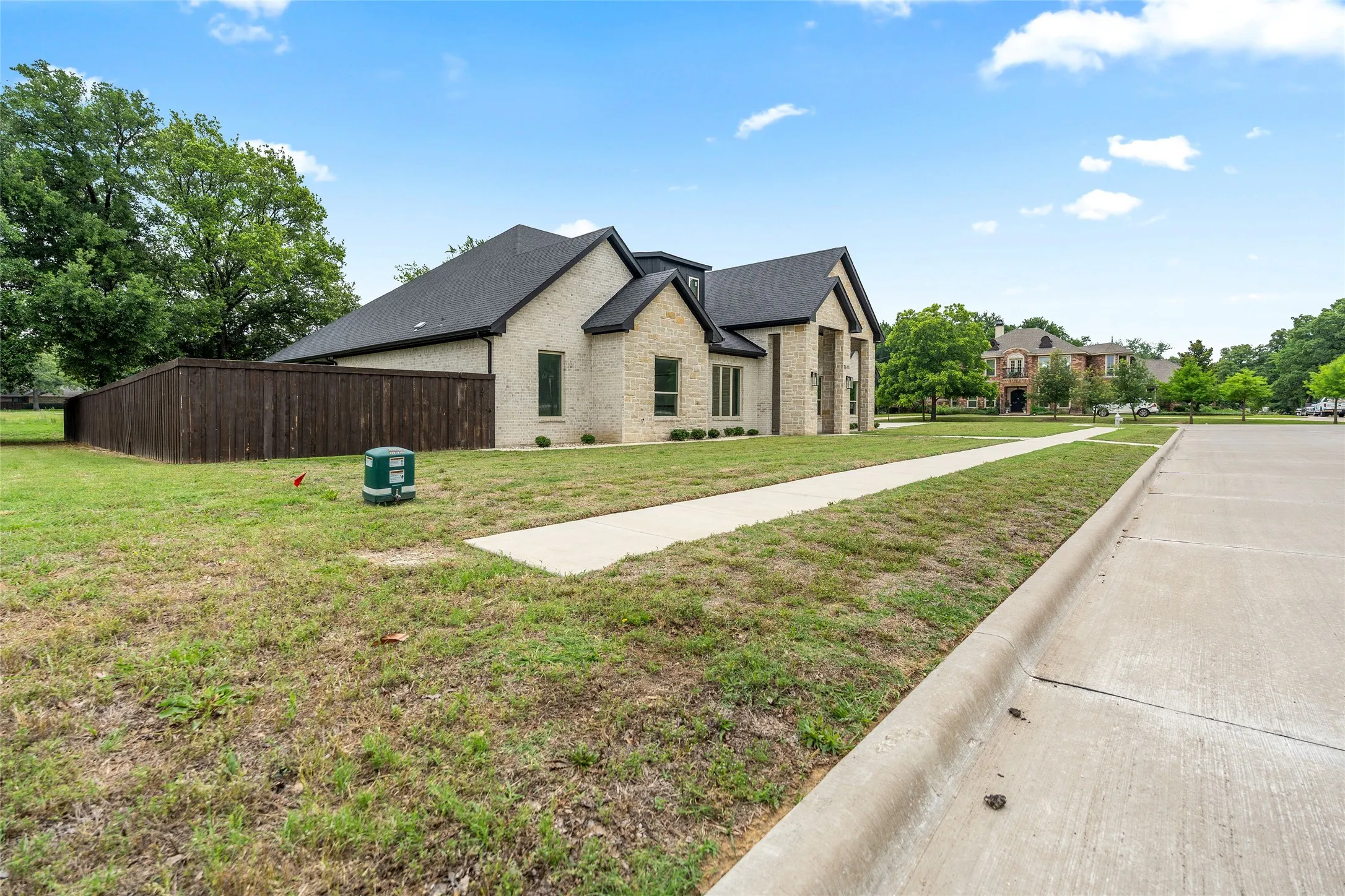 Single Family Residence For Sale in Tarrant County , 7611 Awadi Court, Arlington, Texas 76001, 4 Bedroom, 5 Bathroom, 3 Garage spaces, 3,774 Sqft, built in 2023, mls#21303893, Real Estate Agent in Arlington, Homes For Sale in Tarrant county, Homes For Sale in Arlington, Realtor in Arlington Texas, Real Estate Brokerage Independent Realty Texas, Luminita Cordes Realtor