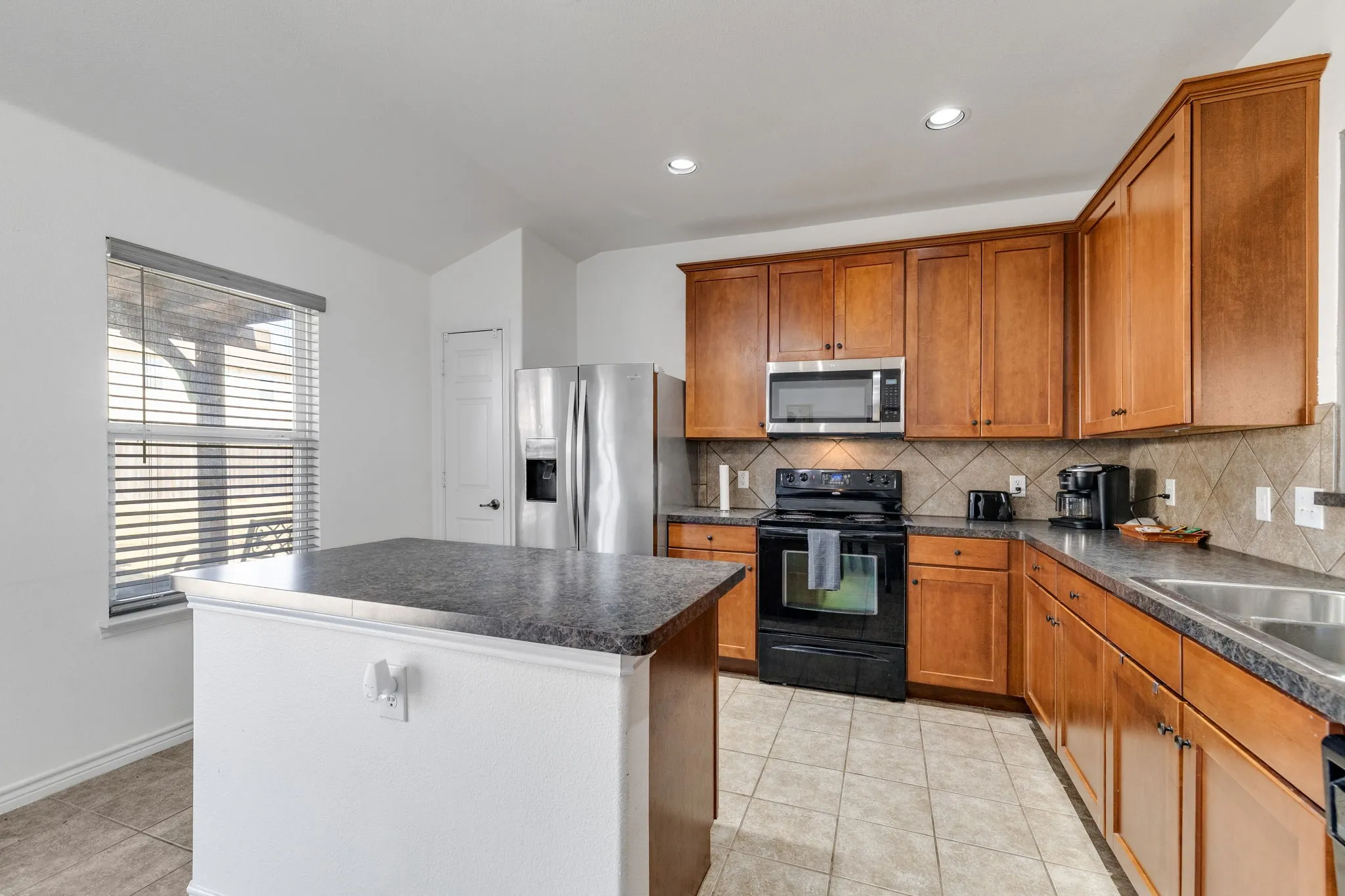 Single Family Residence For Sale in Collin County , 7004 Cotton Seed Drive, Mc Kinney, Texas 75070, 3 Bedroom, 2 Bathroom, 2 Garage spaces, 1,785 Sqft, built in 2007, mls#21309611, Real Estate Agent in Mc Kinney, Homes For Sale in Collin county, Homes For Sale in Mc Kinney, Realtor in Mc Kinney Texas, Real Estate Brokerage Independent Realty Texas, Luminita Cordes Realtor