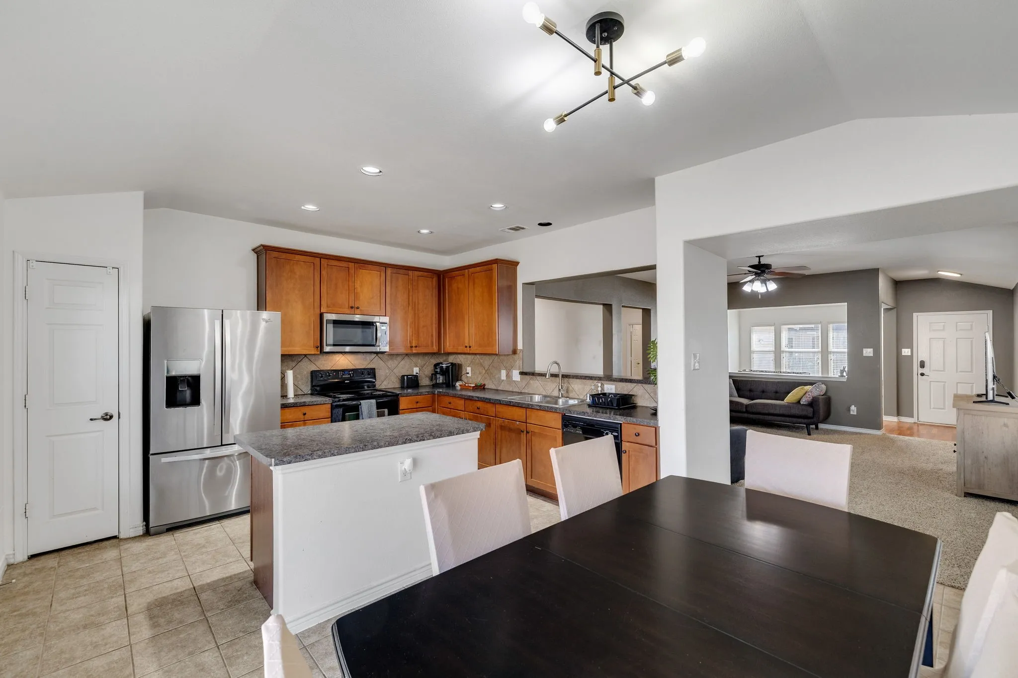 Single Family Residence For Sale in Collin County , 7004 Cotton Seed Drive, Mc Kinney, Texas 75070, 3 Bedroom, 2 Bathroom, 2 Garage spaces, 1,785 Sqft, built in 2007, mls#21309611, Real Estate Agent in Mc Kinney, Homes For Sale in Collin county, Homes For Sale in Mc Kinney, Realtor in Mc Kinney Texas, Real Estate Brokerage Independent Realty Texas, Luminita Cordes Realtor