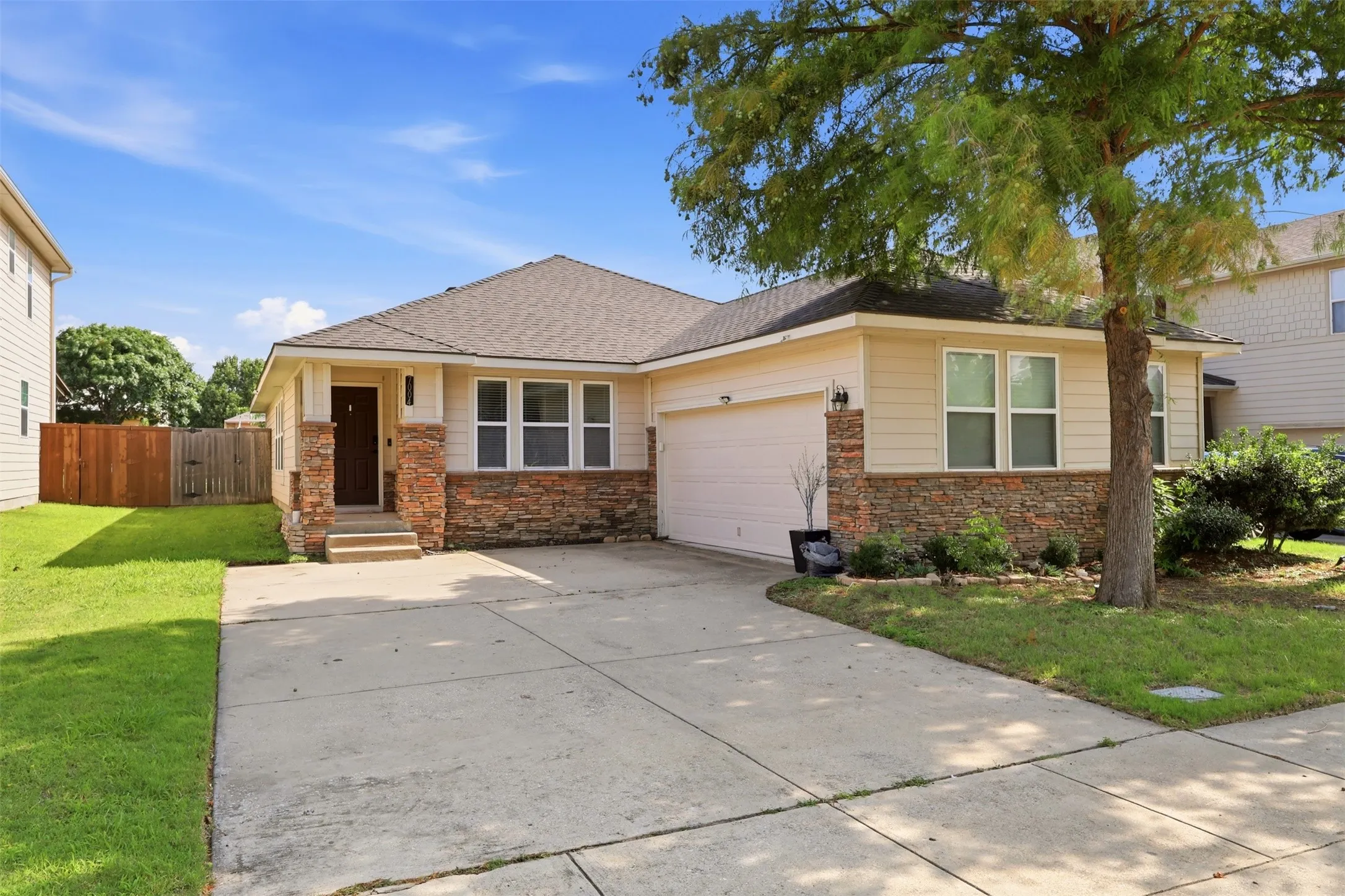 Single Family Residence For Sale in Collin County , 7004 Cotton Seed Drive, Mc Kinney, Texas 75070, 3 Bedroom, 2 Bathroom, 2 Garage spaces, 1,785 Sqft, built in 2007, mls#21309611, Real Estate Agent in Mc Kinney, Homes For Sale in Collin county, Homes For Sale in Mc Kinney, Realtor in Mc Kinney Texas, Real Estate Brokerage Independent Realty Texas, Luminita Cordes Realtor