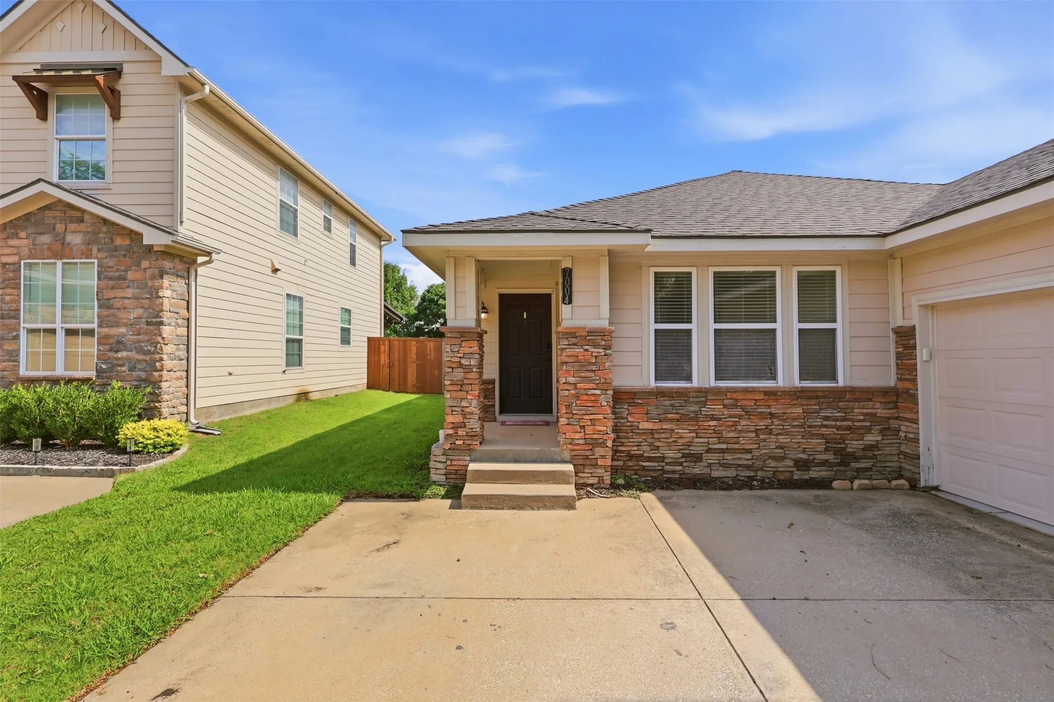Single Family Residence For Sale in Collin County , 7004 Cotton Seed Drive, Mc Kinney, Texas 75070, 3 Bedroom, 2 Bathroom, 2 Garage spaces, 1,785 Sqft, built in 2007, mls#21309611, Real Estate Agent in Mc Kinney, Homes For Sale in Collin county, Homes For Sale in Mc Kinney, Realtor in Mc Kinney Texas, Real Estate Brokerage Independent Realty Texas, Luminita Cordes Realtor