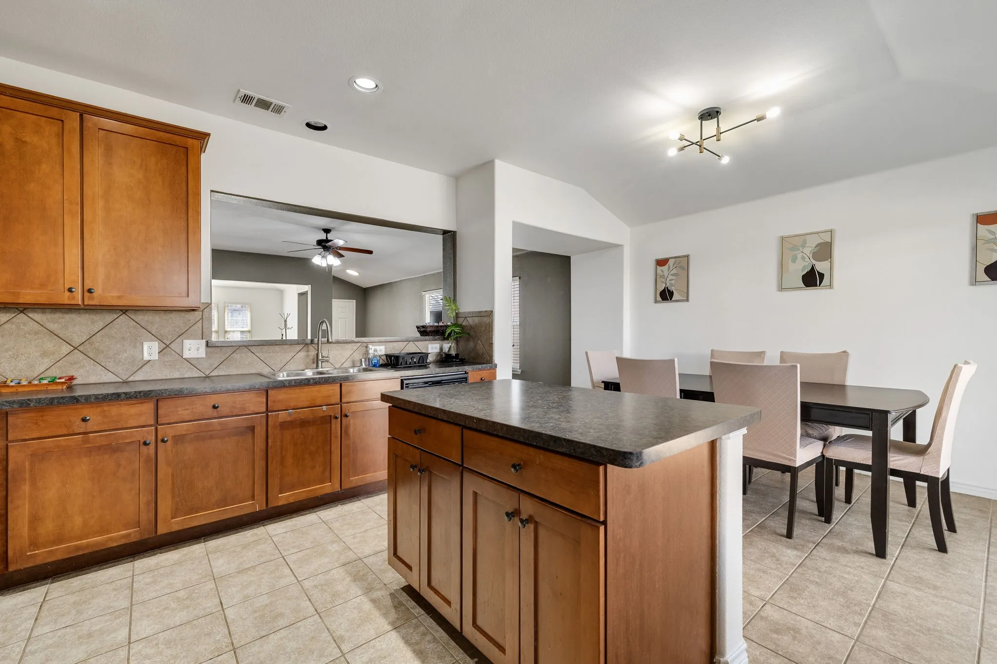 Single Family Residence For Sale in Collin County , 7004 Cotton Seed Drive, Mc Kinney, Texas 75070, 3 Bedroom, 2 Bathroom, 2 Garage spaces, 1,785 Sqft, built in 2007, mls#21309611, Real Estate Agent in Mc Kinney, Homes For Sale in Collin county, Homes For Sale in Mc Kinney, Realtor in Mc Kinney Texas, Real Estate Brokerage Independent Realty Texas, Luminita Cordes Realtor