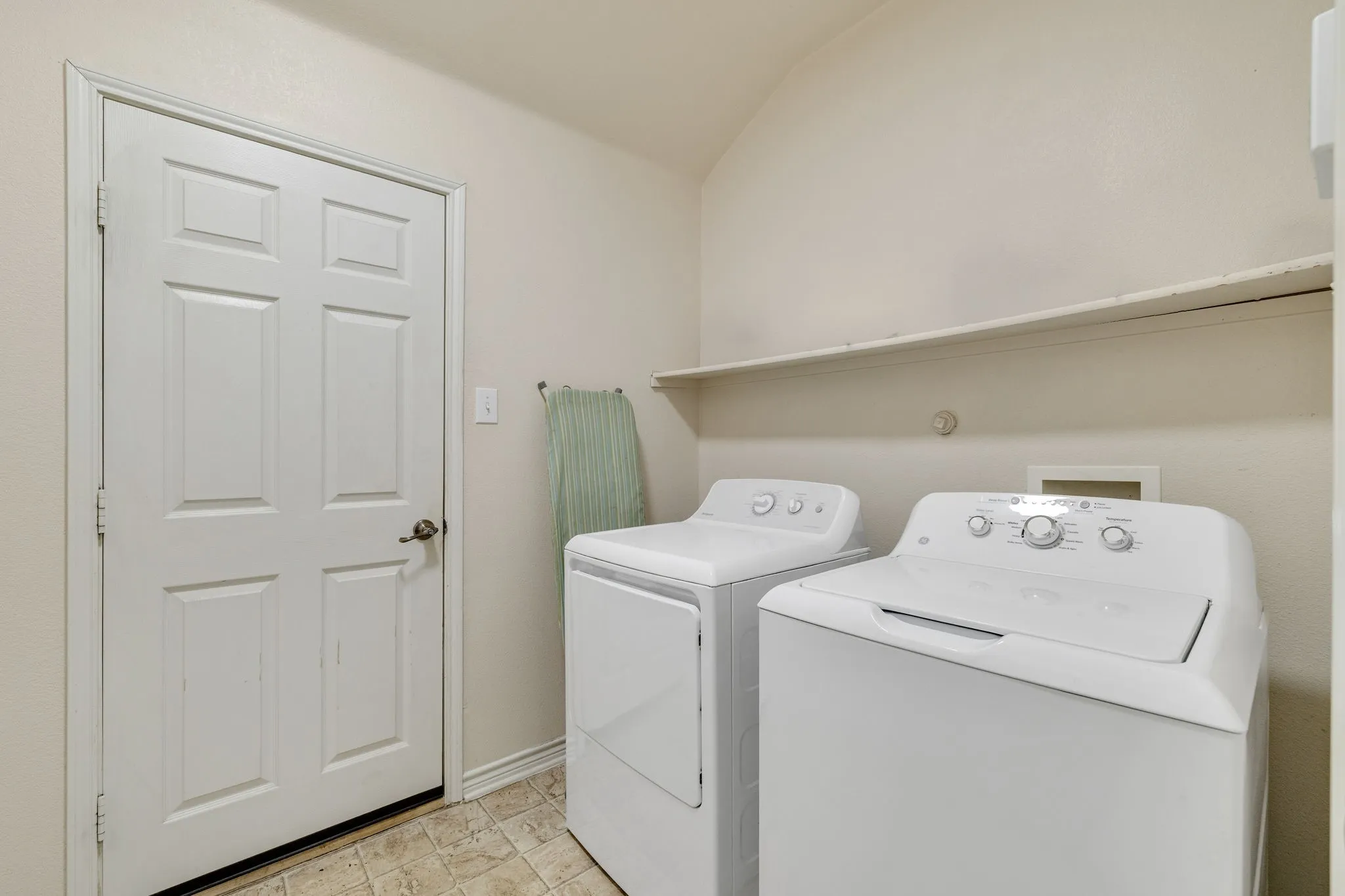 Single Family Residence For Sale in Collin County , 7004 Cotton Seed Drive, Mc Kinney, Texas 75070, 3 Bedroom, 2 Bathroom, 2 Garage spaces, 1,785 Sqft, built in 2007, mls#21309611, Real Estate Agent in Mc Kinney, Homes For Sale in Collin county, Homes For Sale in Mc Kinney, Realtor in Mc Kinney Texas, Real Estate Brokerage Independent Realty Texas, Luminita Cordes Realtor