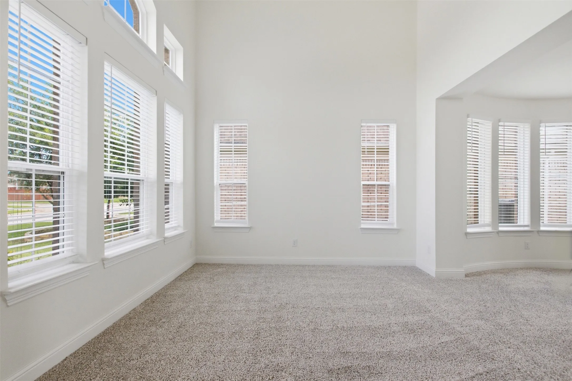 Single Family Residence For Sale in Dallas County , 318 Gleneagles Drive, Garland, Texas 75040, 5 Bedroom, 4 Bathroom, 2 Garage spaces, 3,270 Sqft, built in 2021, mls#21310521, Real Estate Agent in Garland, Homes For Sale in Dallas county, Homes For Sale in Garland, Realtor in Garland Texas, Real Estate Brokerage Independent Realty Texas, Luminita Cordes Realtor