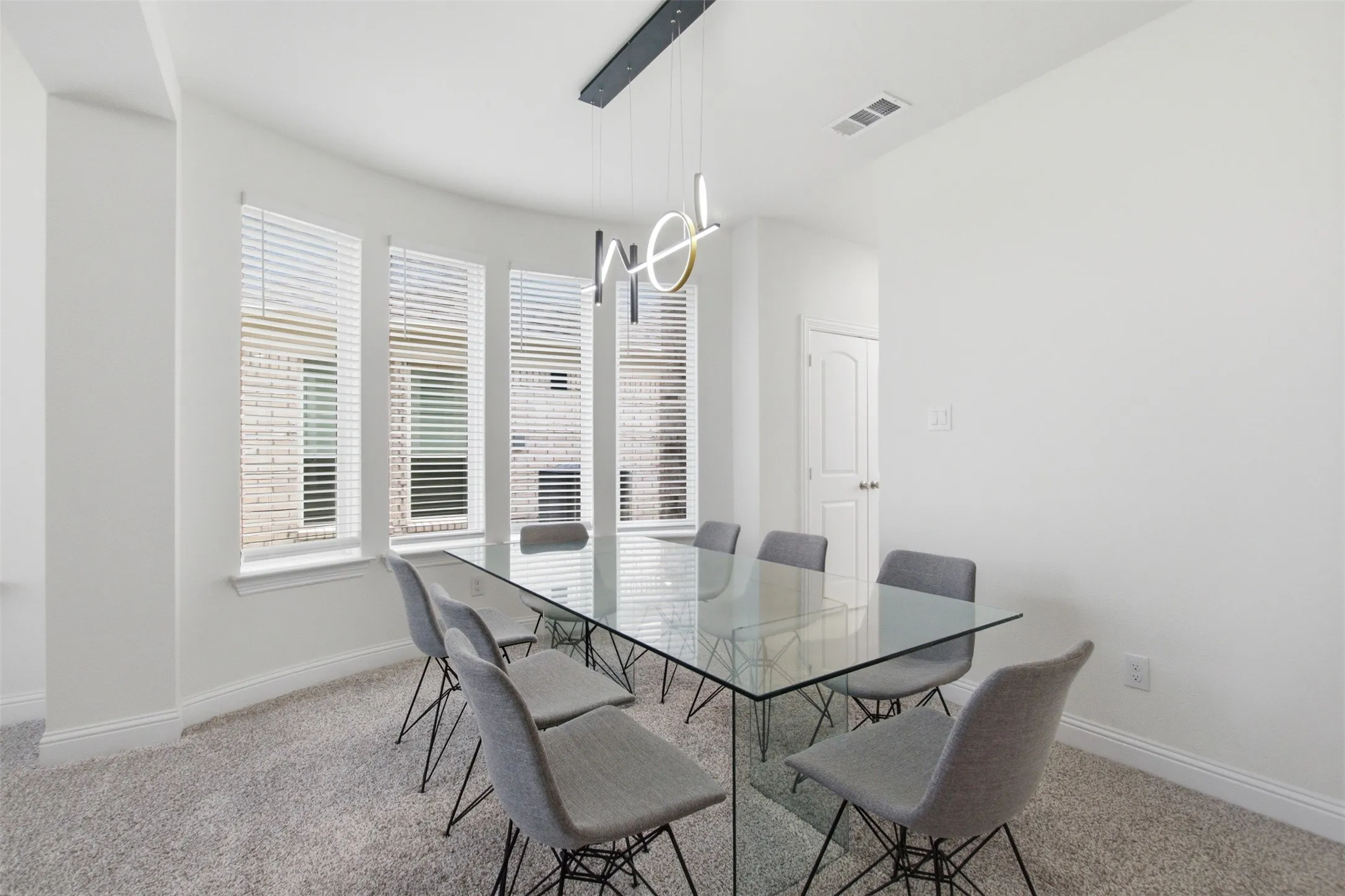 Single Family Residence For Sale in Dallas County , 318 Gleneagles Drive, Garland, Texas 75040, 5 Bedroom, 4 Bathroom, 2 Garage spaces, 3,270 Sqft, built in 2021, mls#21310521, Real Estate Agent in Garland, Homes For Sale in Dallas county, Homes For Sale in Garland, Realtor in Garland Texas, Real Estate Brokerage Independent Realty Texas, Luminita Cordes Realtor