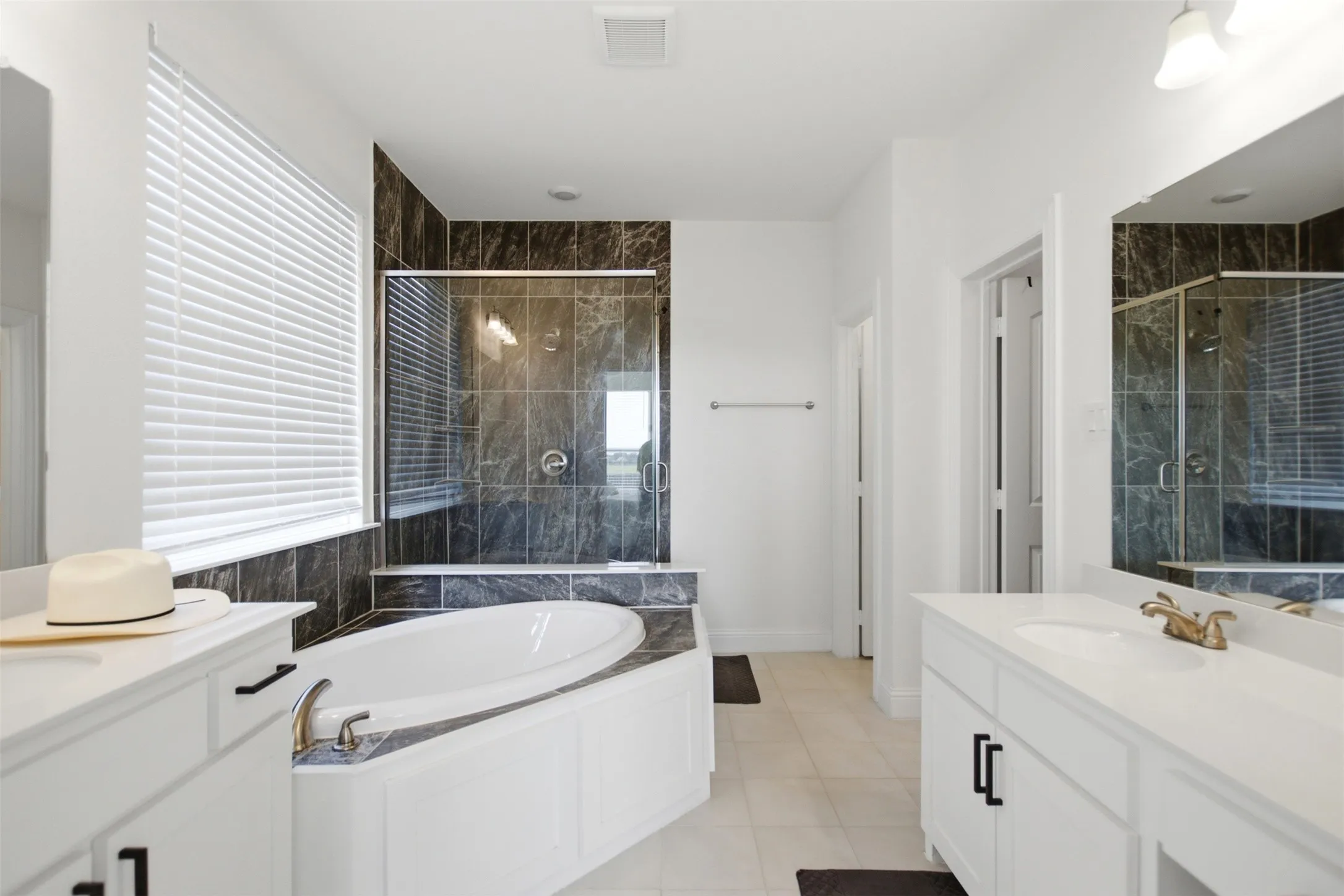 Single Family Residence For Sale in Dallas County , 318 Gleneagles Drive, Garland, Texas 75040, 5 Bedroom, 4 Bathroom, 2 Garage spaces, 3,270 Sqft, built in 2021, mls#21310521, Real Estate Agent in Garland, Homes For Sale in Dallas county, Homes For Sale in Garland, Realtor in Garland Texas, Real Estate Brokerage Independent Realty Texas, Luminita Cordes Realtor